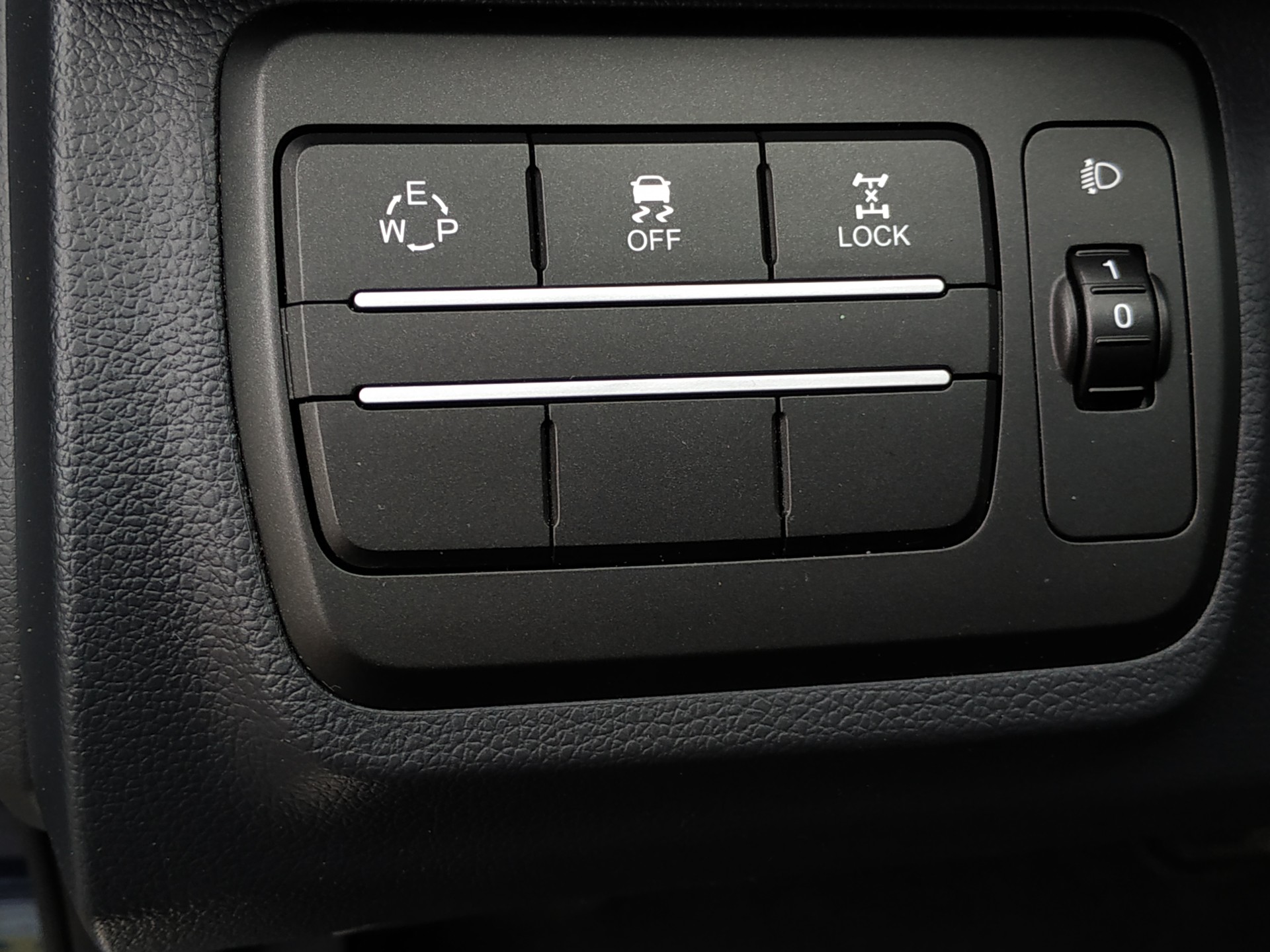 KGM-SsangYong Tivoli 1.6 e-XGi Quartz 4WD Automatic-image-17
