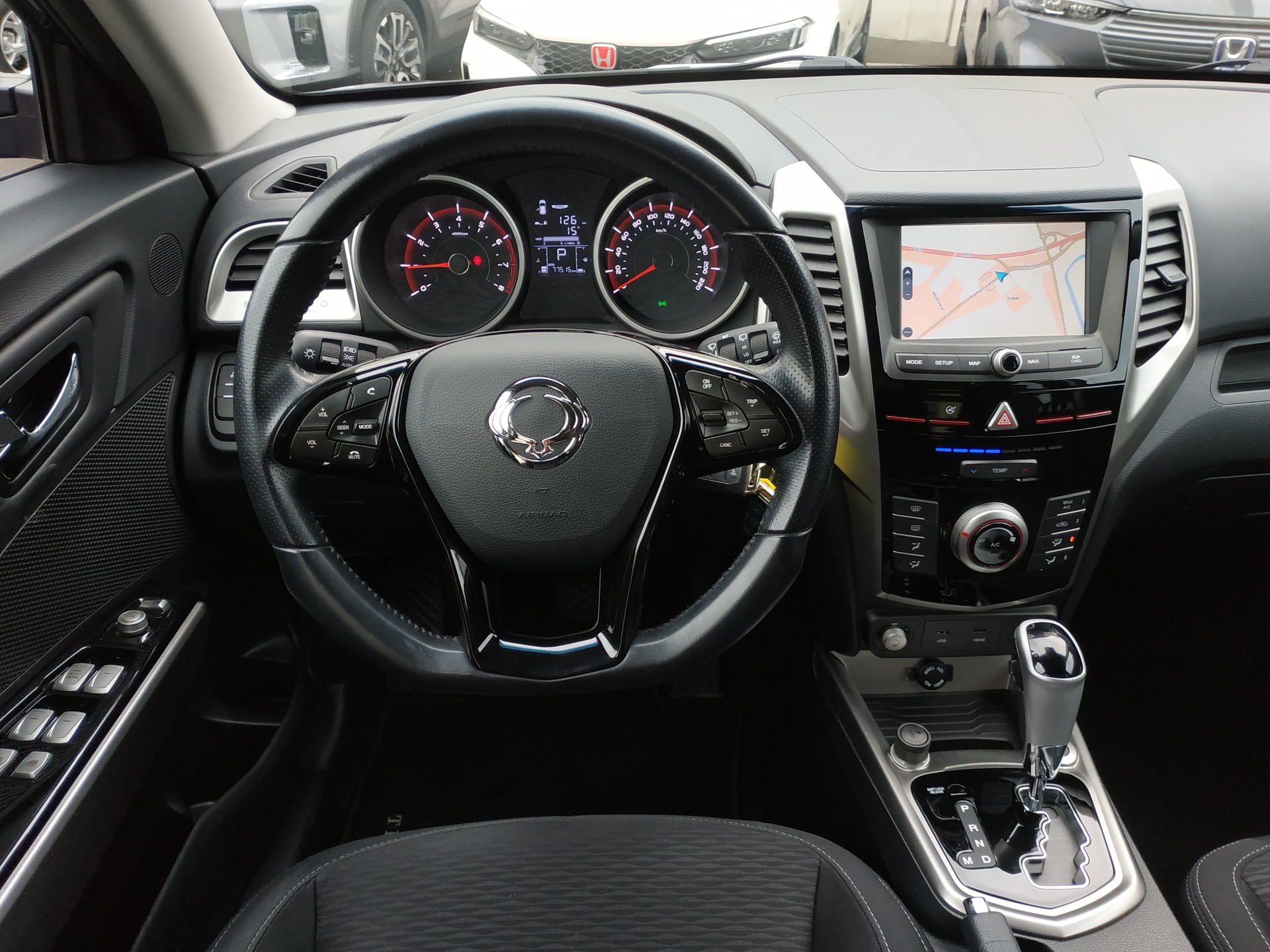 KGM-SsangYong Tivoli 1.6 e-XGi Quartz 4WD Automatic-image-10