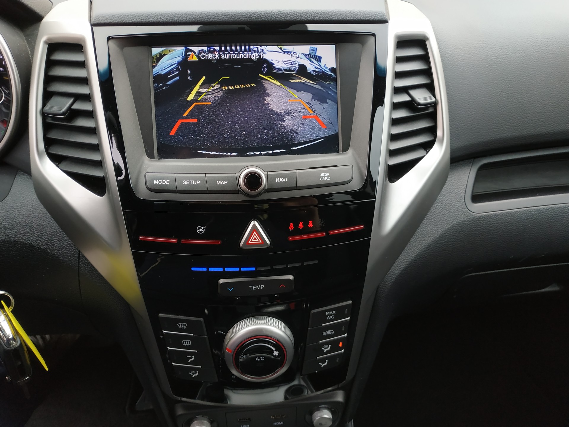KGM-SsangYong Tivoli 1.6 e-XGi Quartz 4WD Automatic-image-14