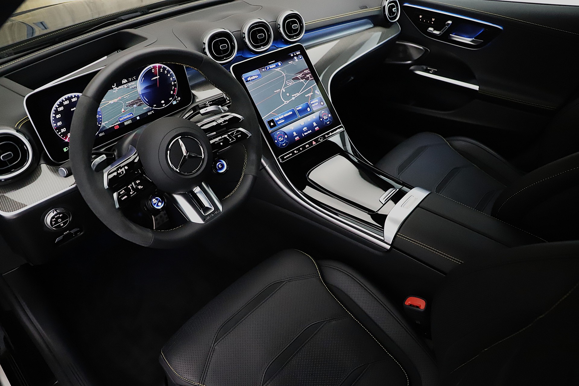 MERCEDES-BENZ C 63 S AMG E Performance 4 Matic-image-4