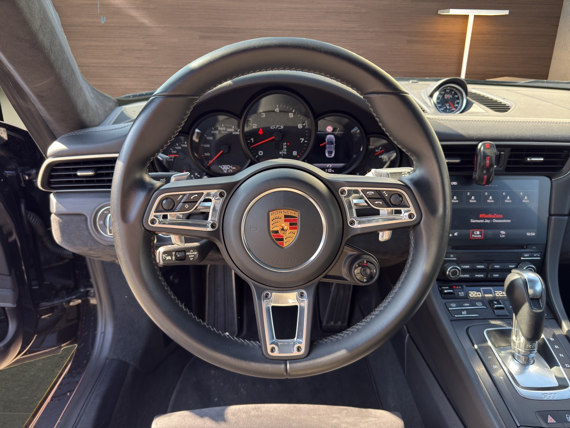 PORSCHE 911 Carrera 4 GTS PDK-image-9