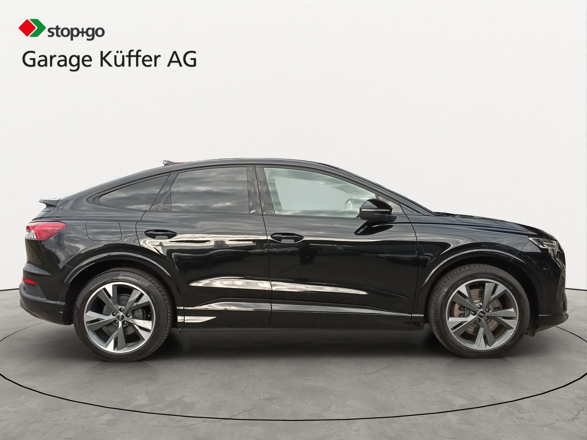 AUDI Q4 Sportback e-tron 50 quattro-showroom-element-3