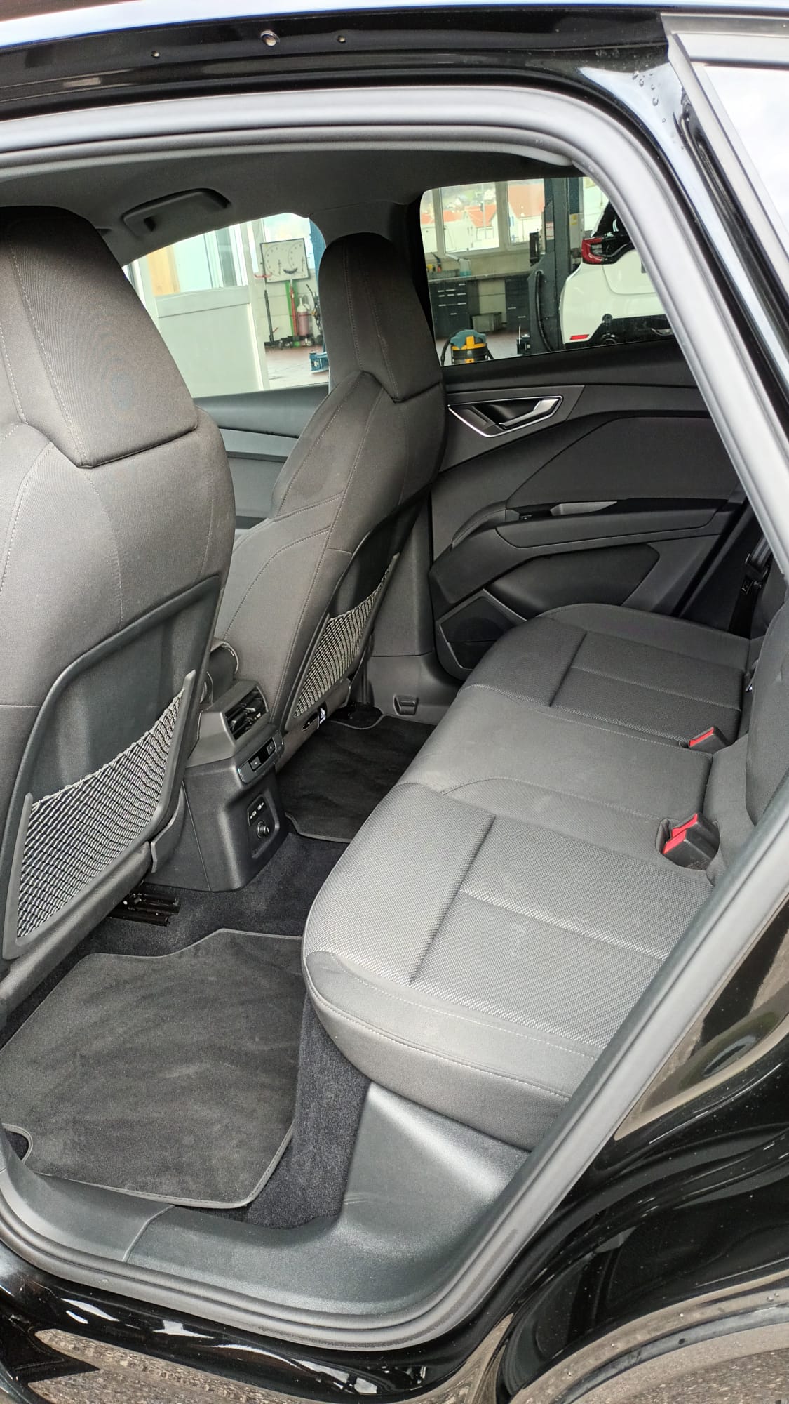 AUDI Q4 Sportback e-tron 50 quattro-image-13