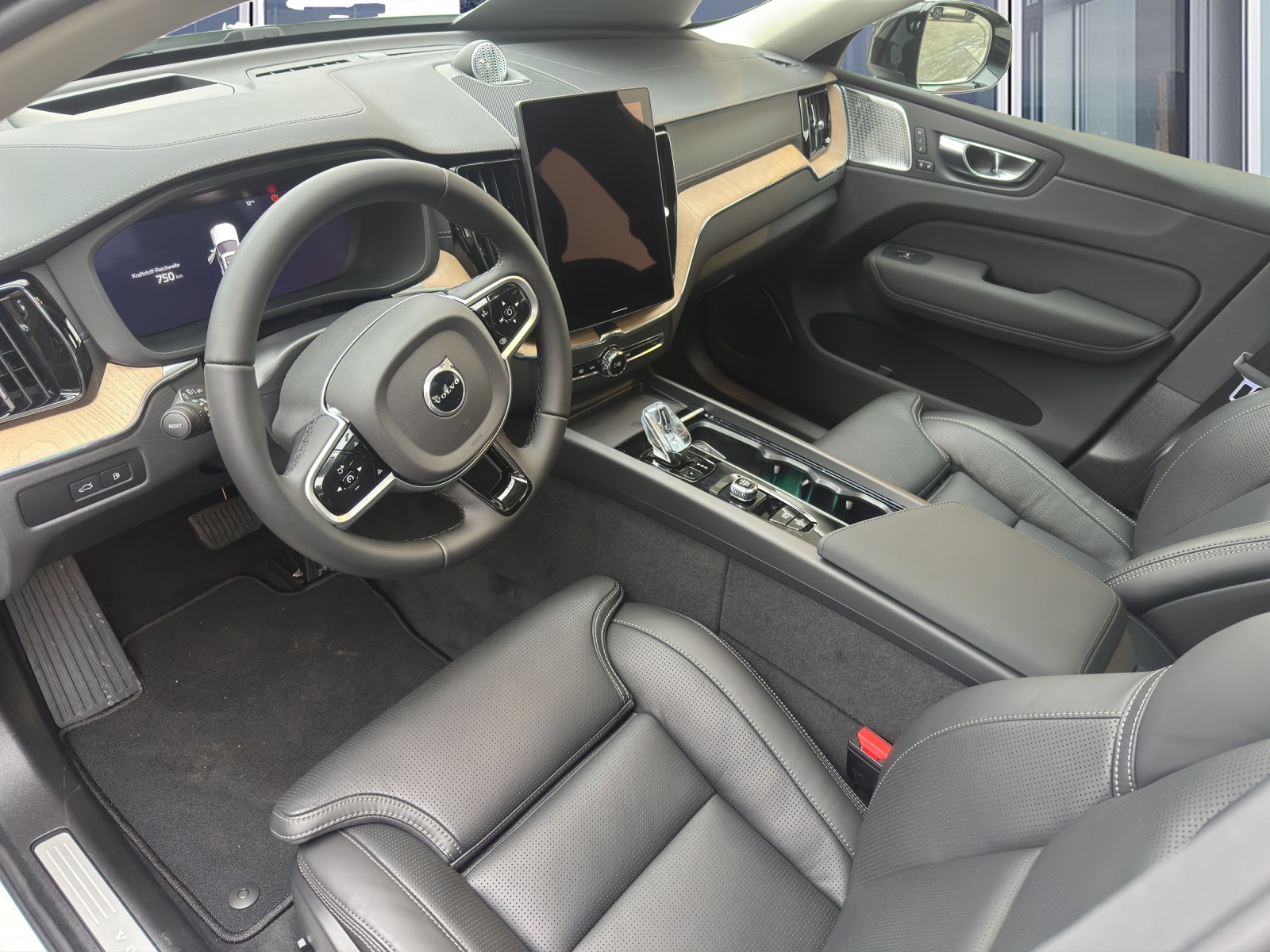 VOLVO XC60 2.0 T8 TE Ultra Dark eAWD-image-9