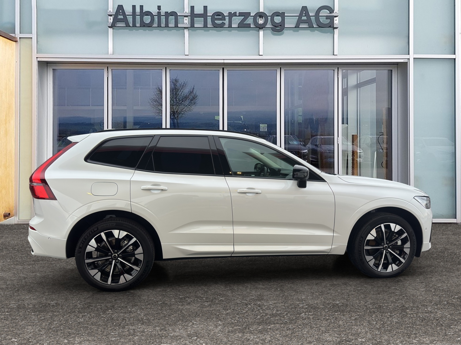 VOLVO XC60 2.0 T8 TE Ultra Dark eAWD-image-5