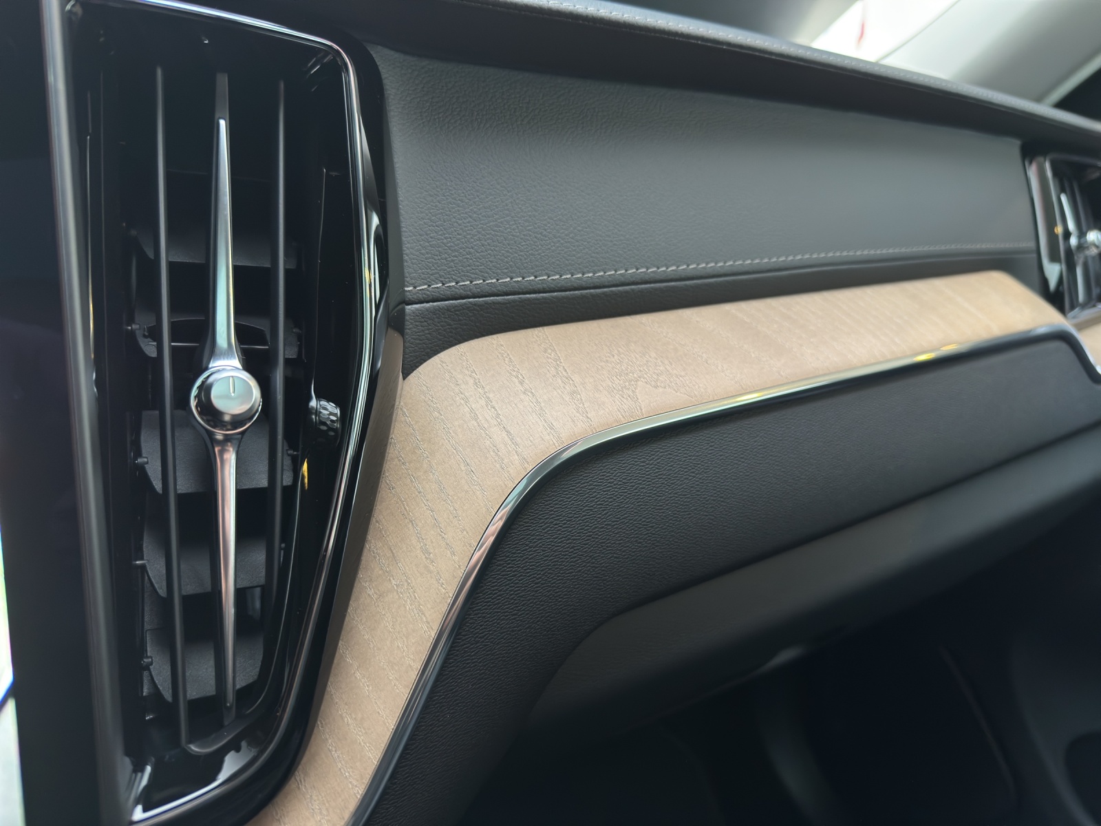 VOLVO XC60 2.0 T8 TE Ultra Dark eAWD-image-15