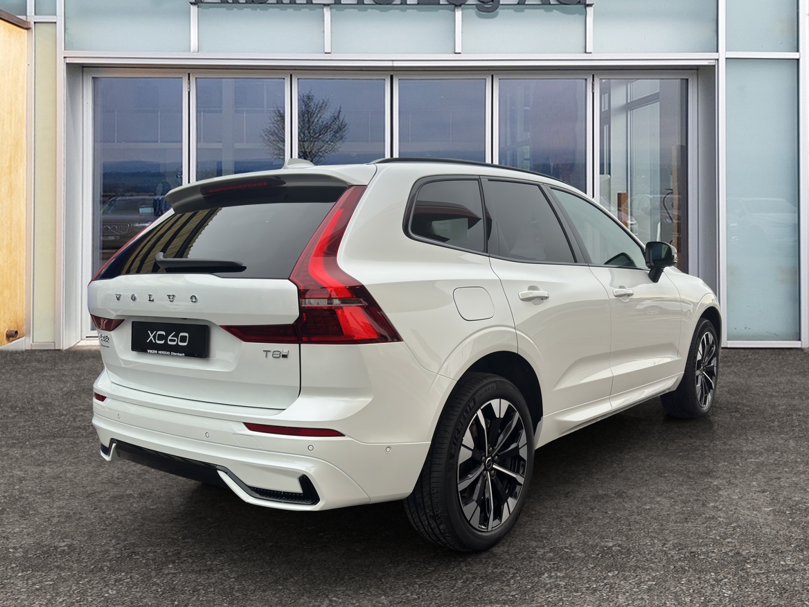 VOLVO XC60 2.0 T8 TE Ultra Dark eAWD-image-4
