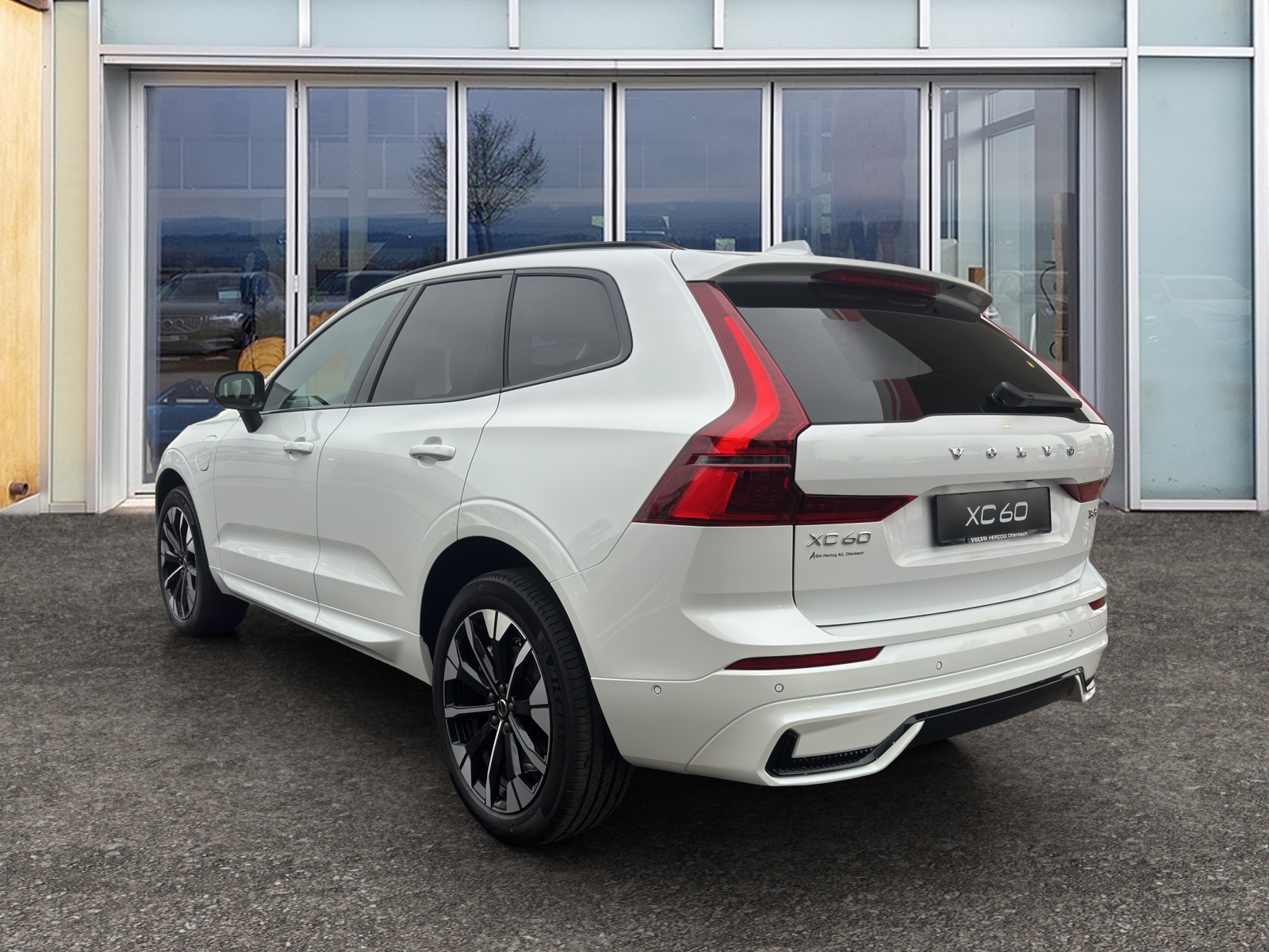 VOLVO XC60 2.0 T8 TE Ultra Dark eAWD-showroom-element-2