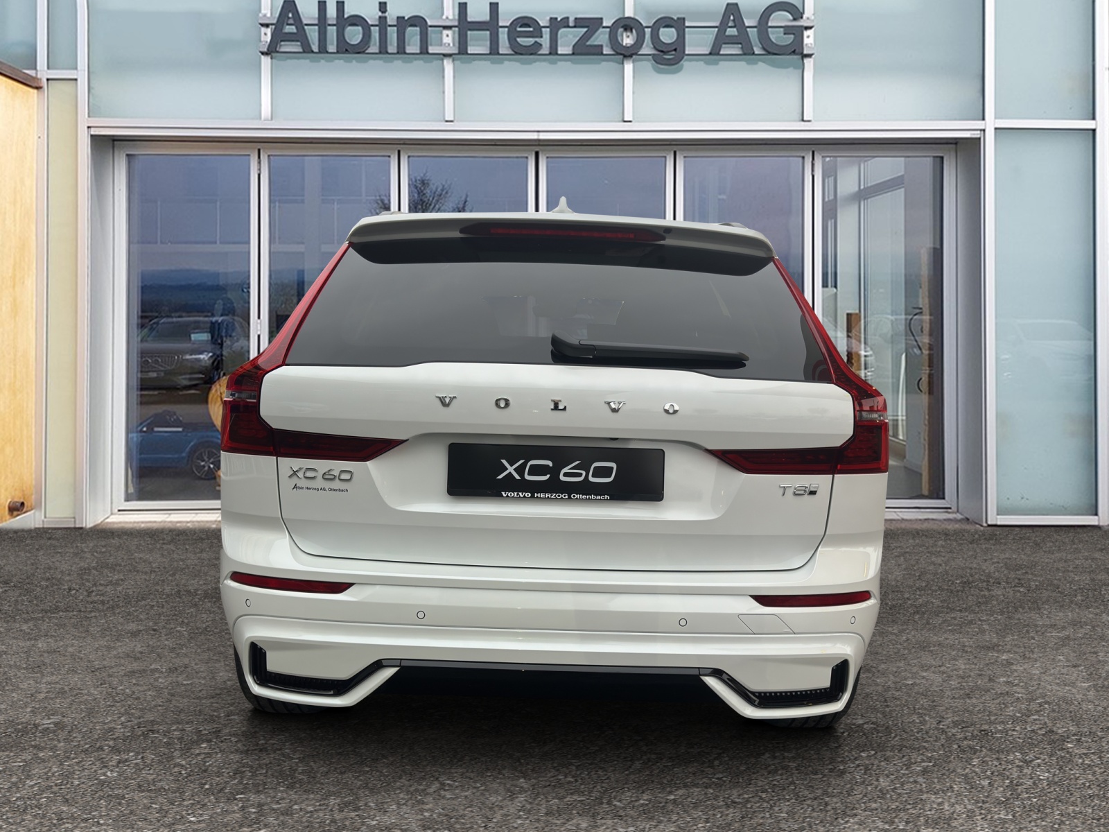 VOLVO XC60 2.0 T8 TE Ultra Dark eAWD-showroom-element-3