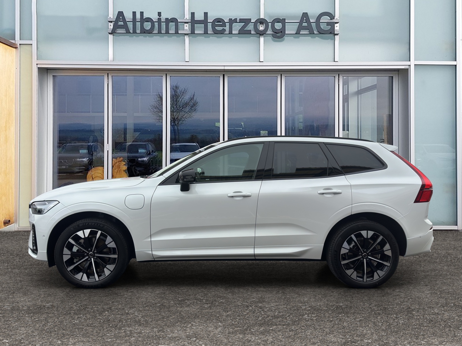 VOLVO XC60 2.0 T8 TE Ultra Dark eAWD-showroom-element-1