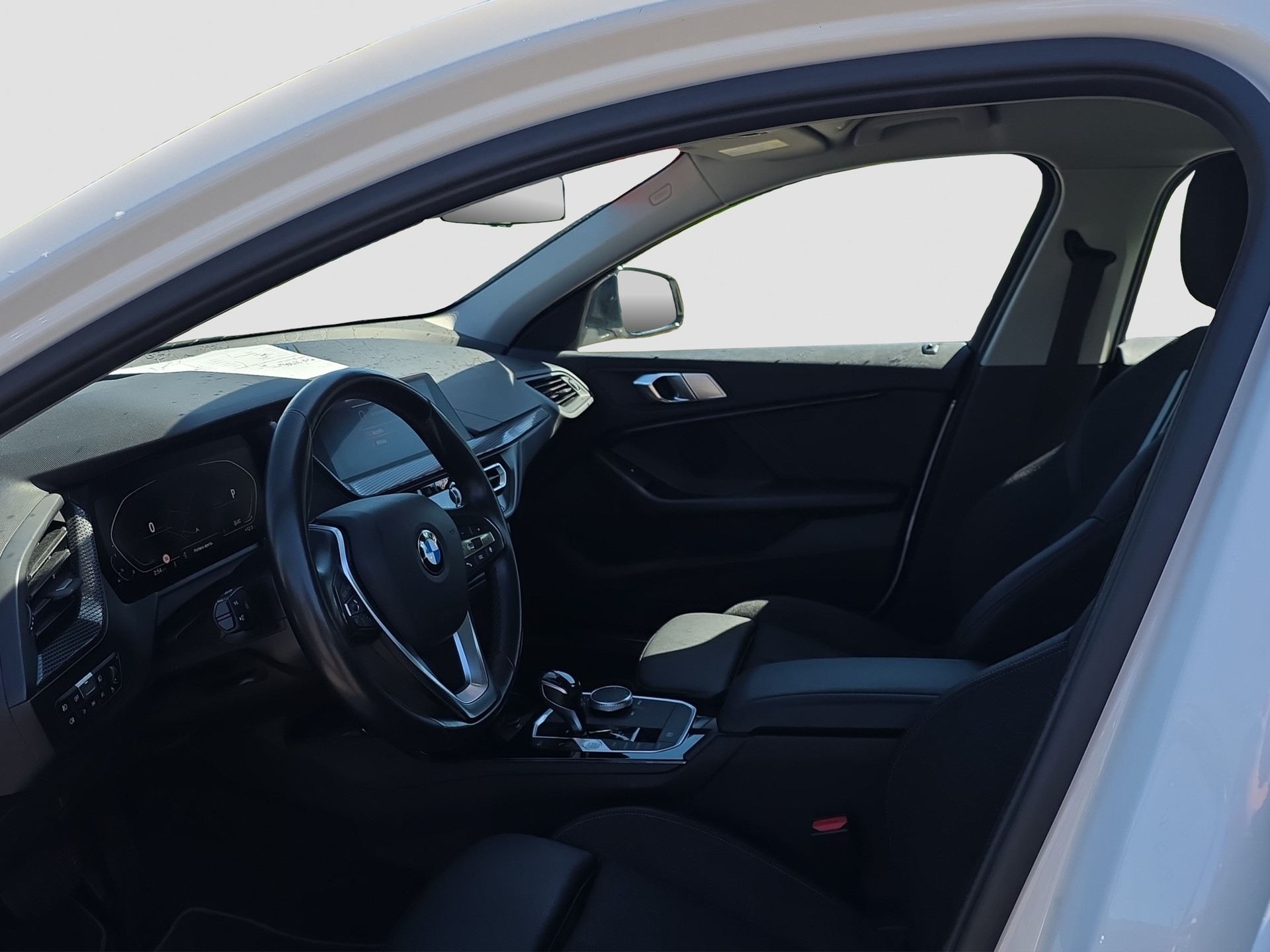 BMW 118i Sport Line-image-8
