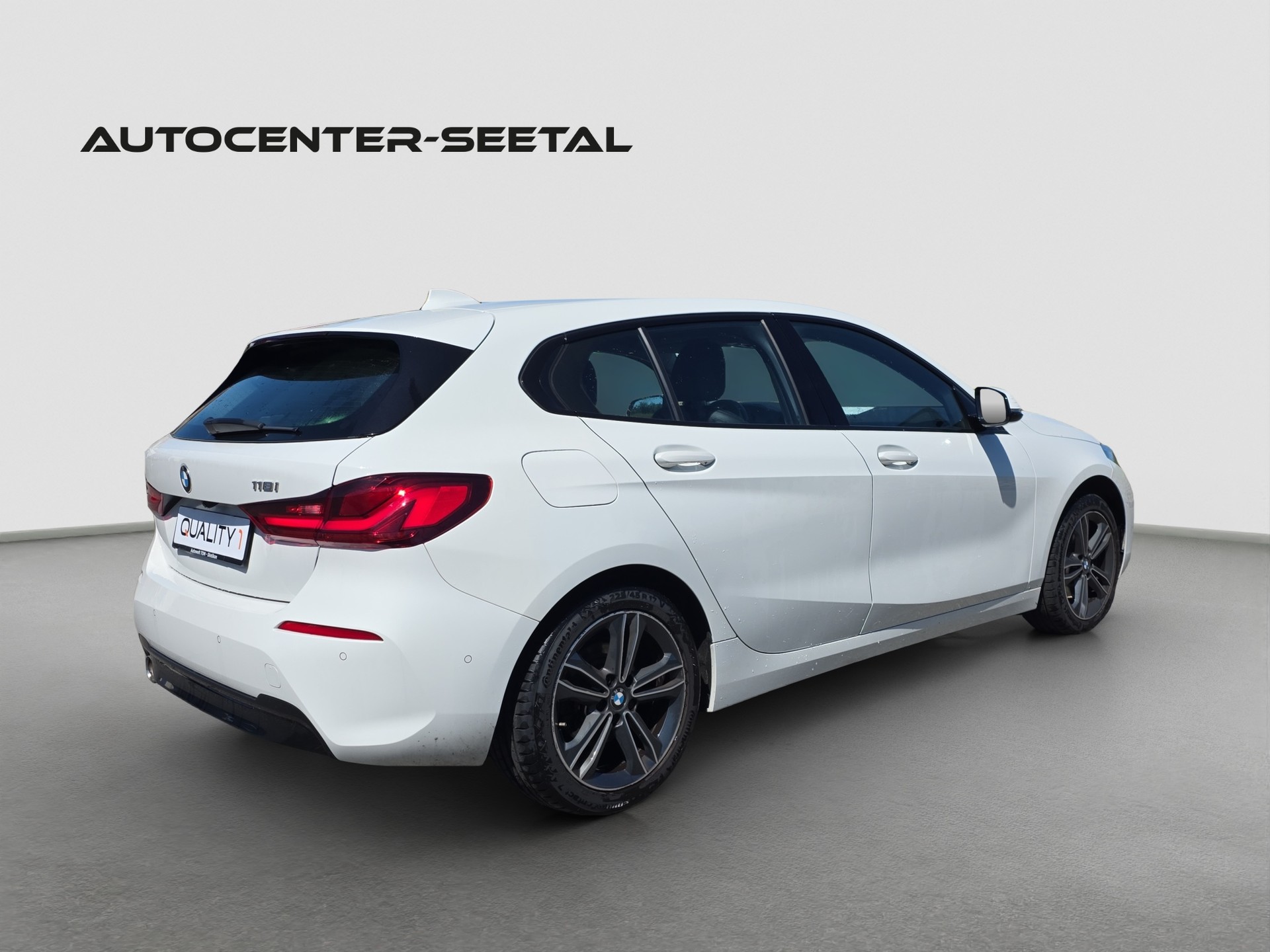 BMW 118i Sport Line-image-3