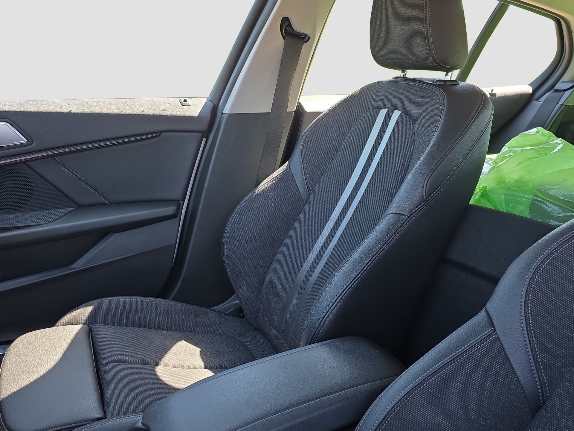BMW 118i Sport Line-image-11