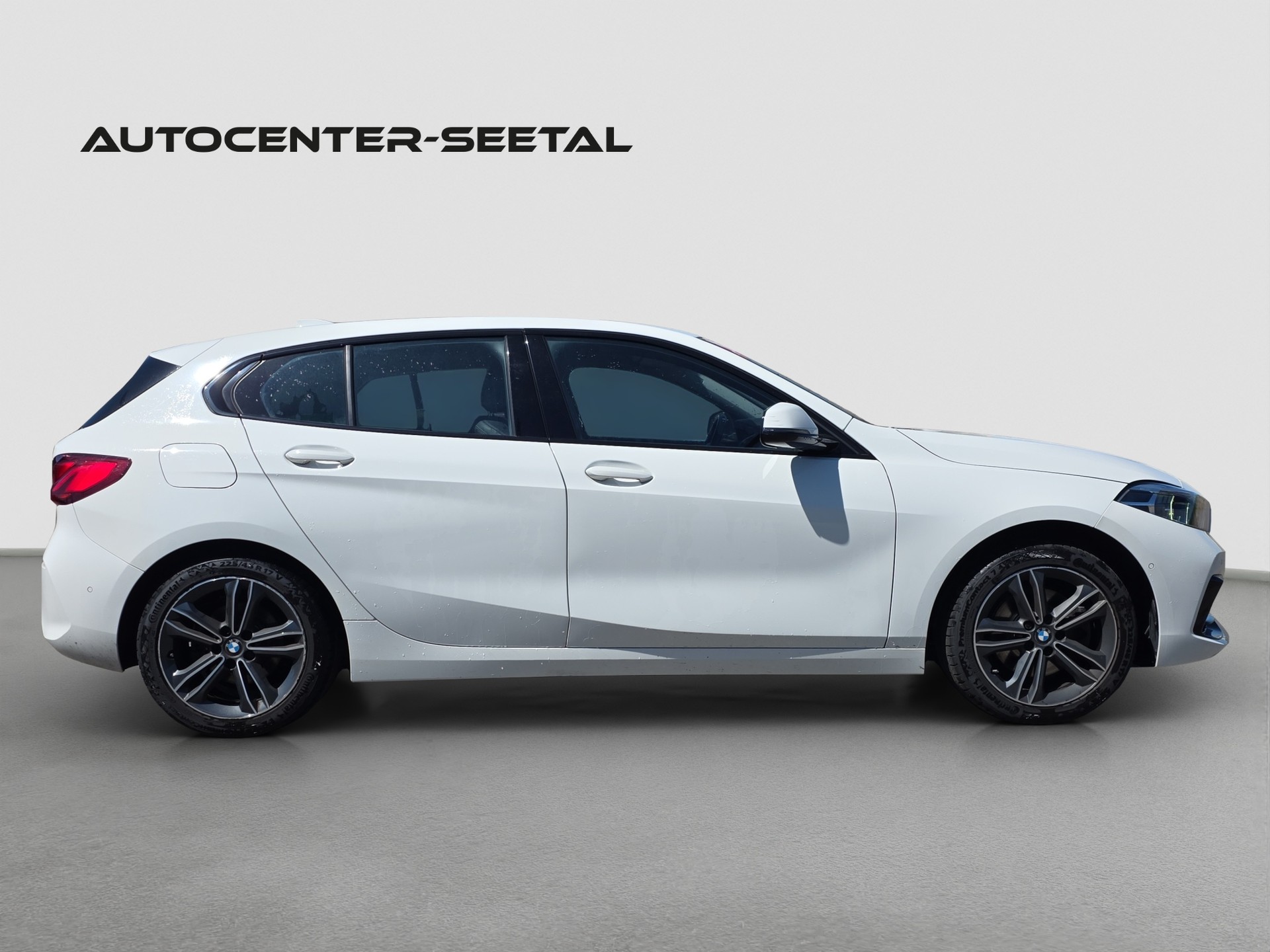 BMW 118i Sport Line-image-2
