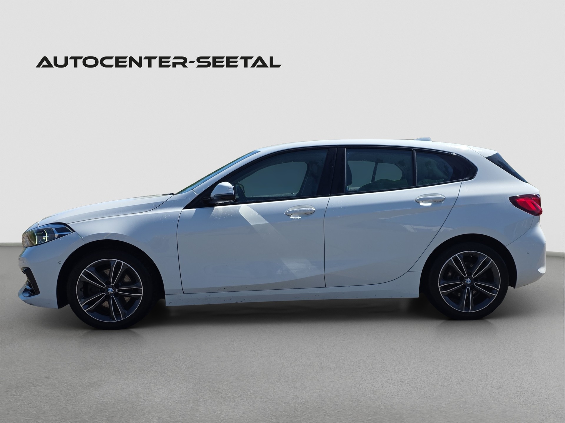 BMW 118i Sport Line-image-6