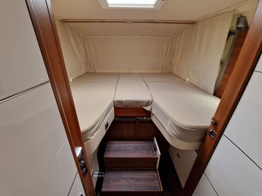 CARTHAGO liner-for-two I 53-showroom-element-3
