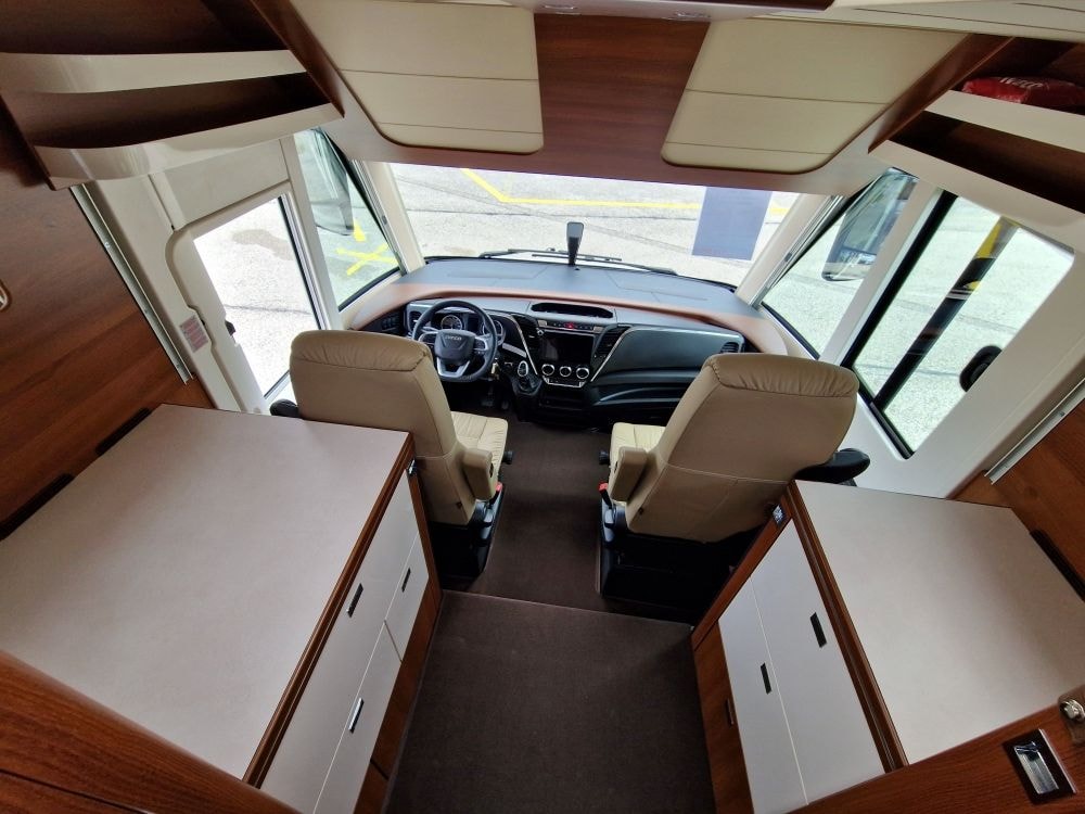 CARTHAGO liner-for-two I 53-showroom-element-2