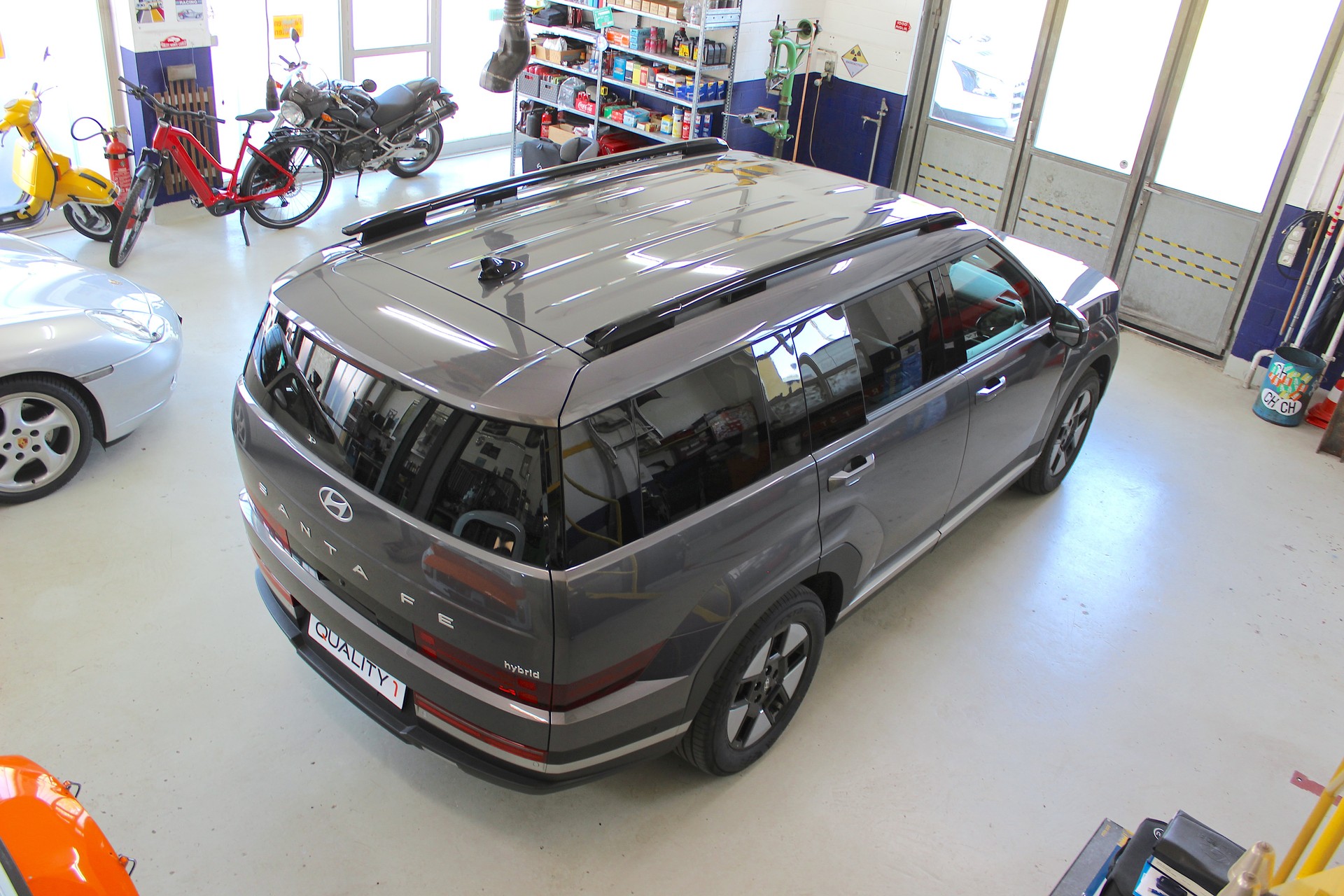 HYUNDAI HYUNDAI Santa Fe 1.6 T-GDi HEV Vertex Swiss 4WD Automatic 💥 Schweizer Fahrzeug 💥 Garantie bis 19-12-29 💥 Lieferung möglich-showroom-element-3