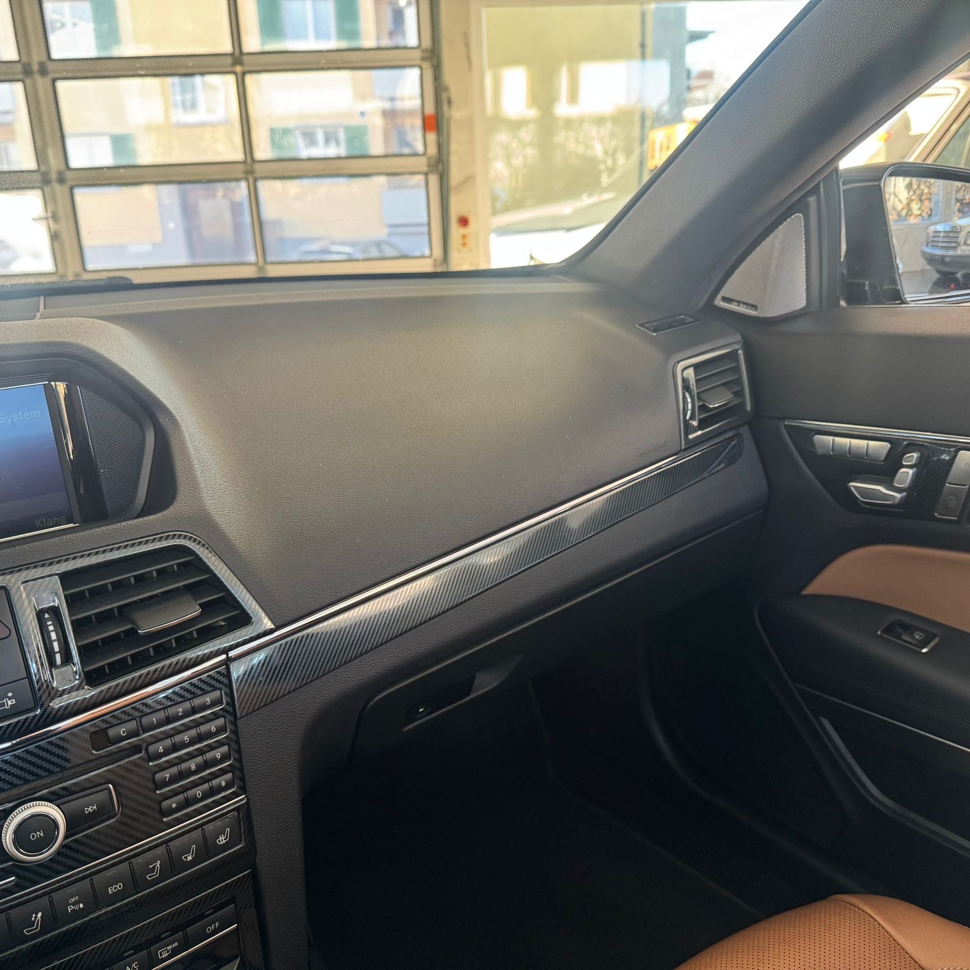 MERCEDES-BENZ E 350 CGI BlueEfficiency 7G-Tronic-image-36