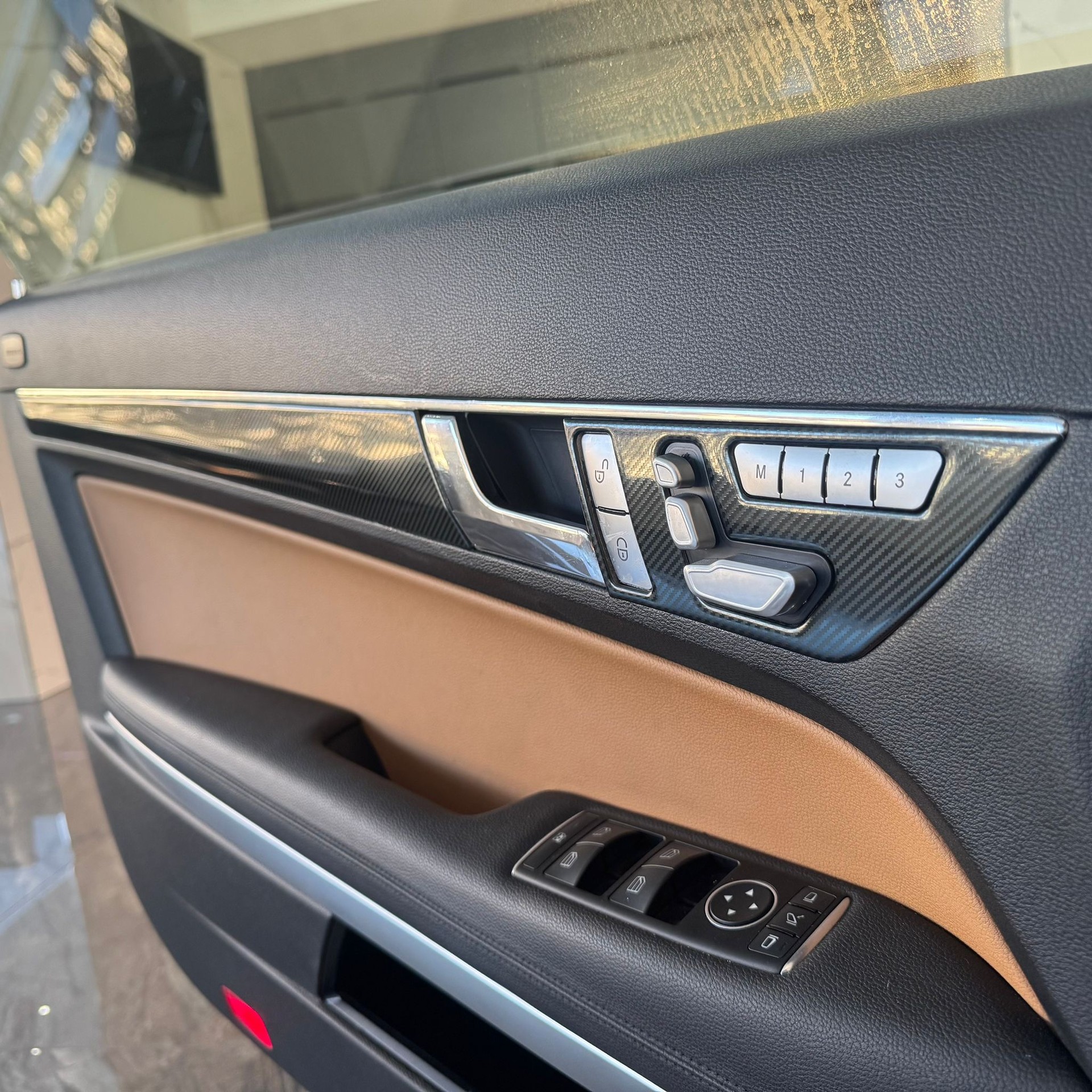 MERCEDES-BENZ E 350 CGI BlueEfficiency 7G-Tronic-image-29
