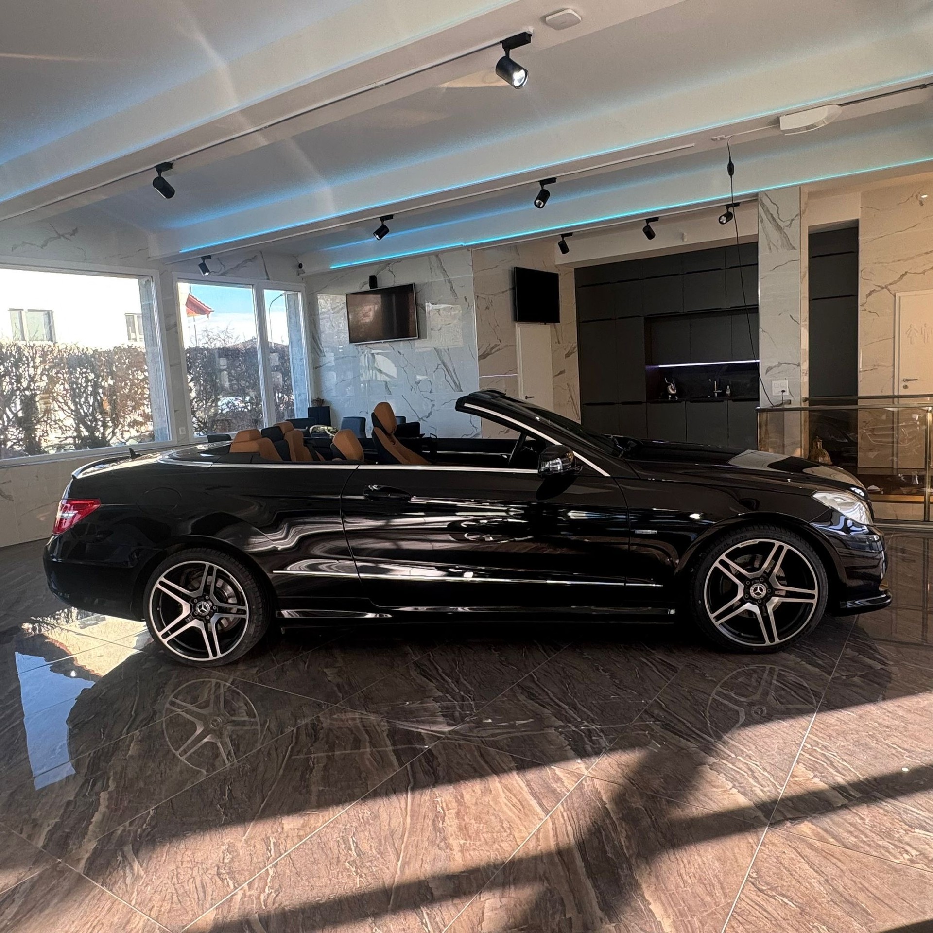 MERCEDES-BENZ E 350 CGI BlueEfficiency 7G-Tronic-image-15