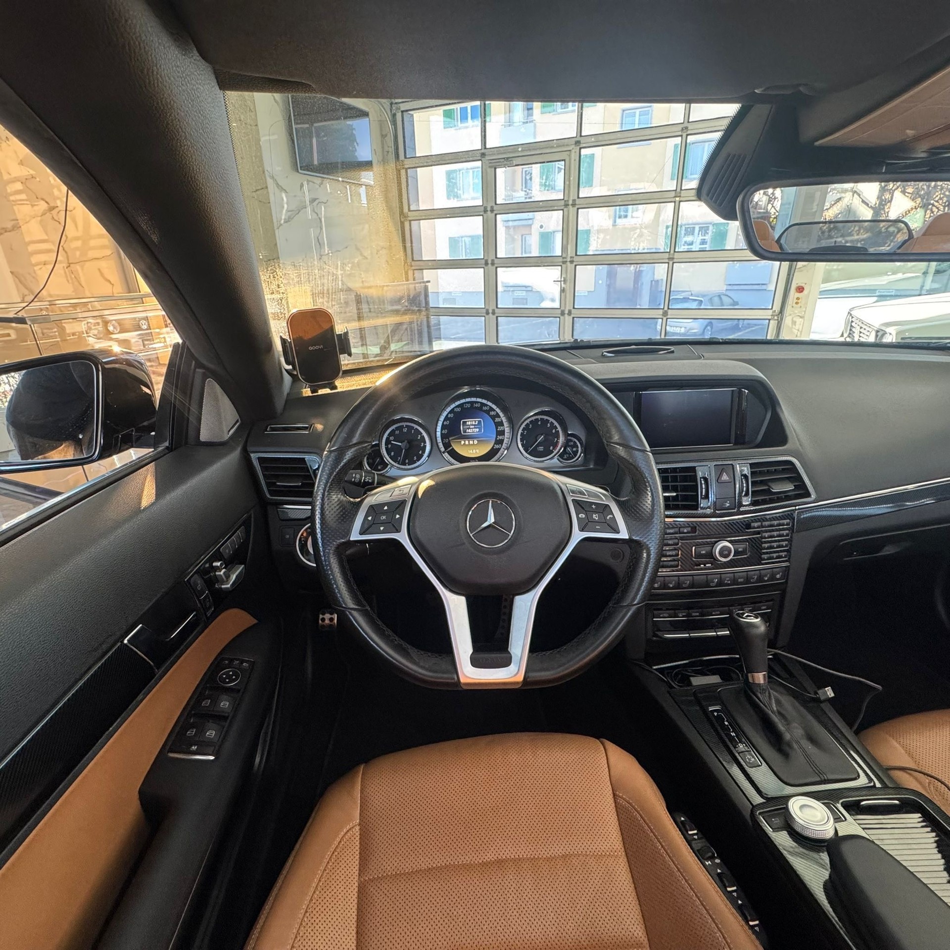 MERCEDES-BENZ E 350 CGI BlueEfficiency 7G-Tronic-image-33