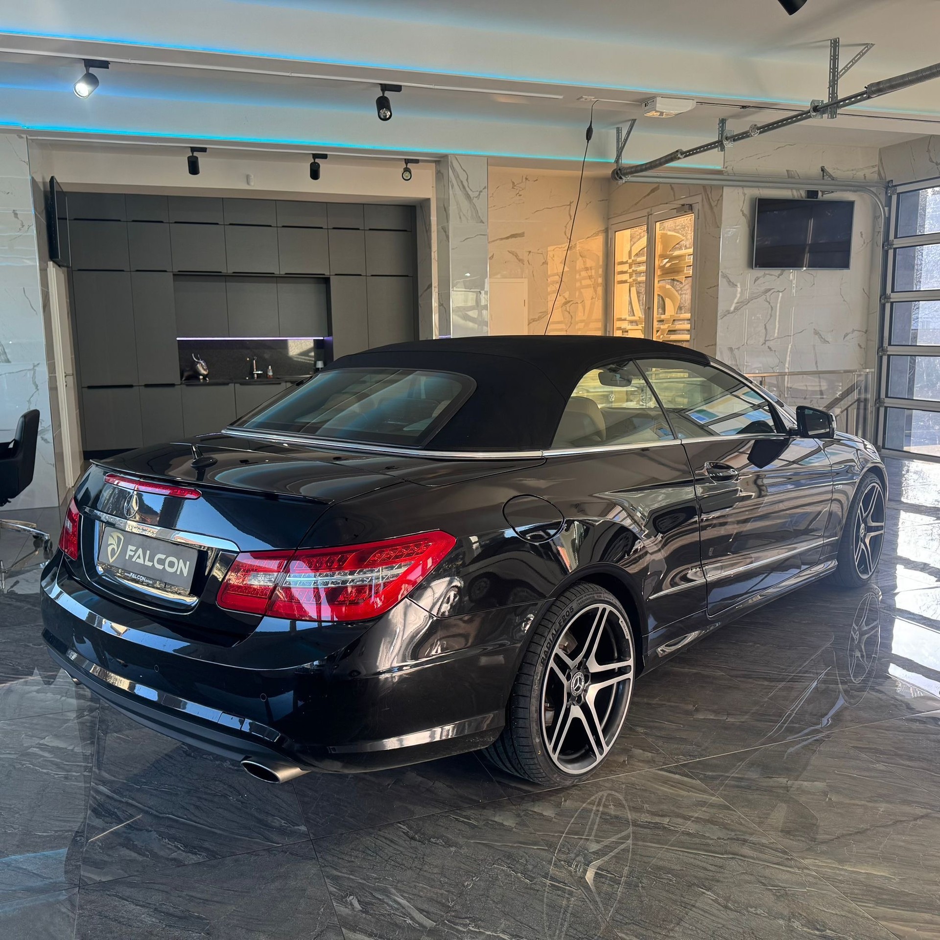 MERCEDES-BENZ E 350 CGI BlueEfficiency 7G-Tronic-image-12
