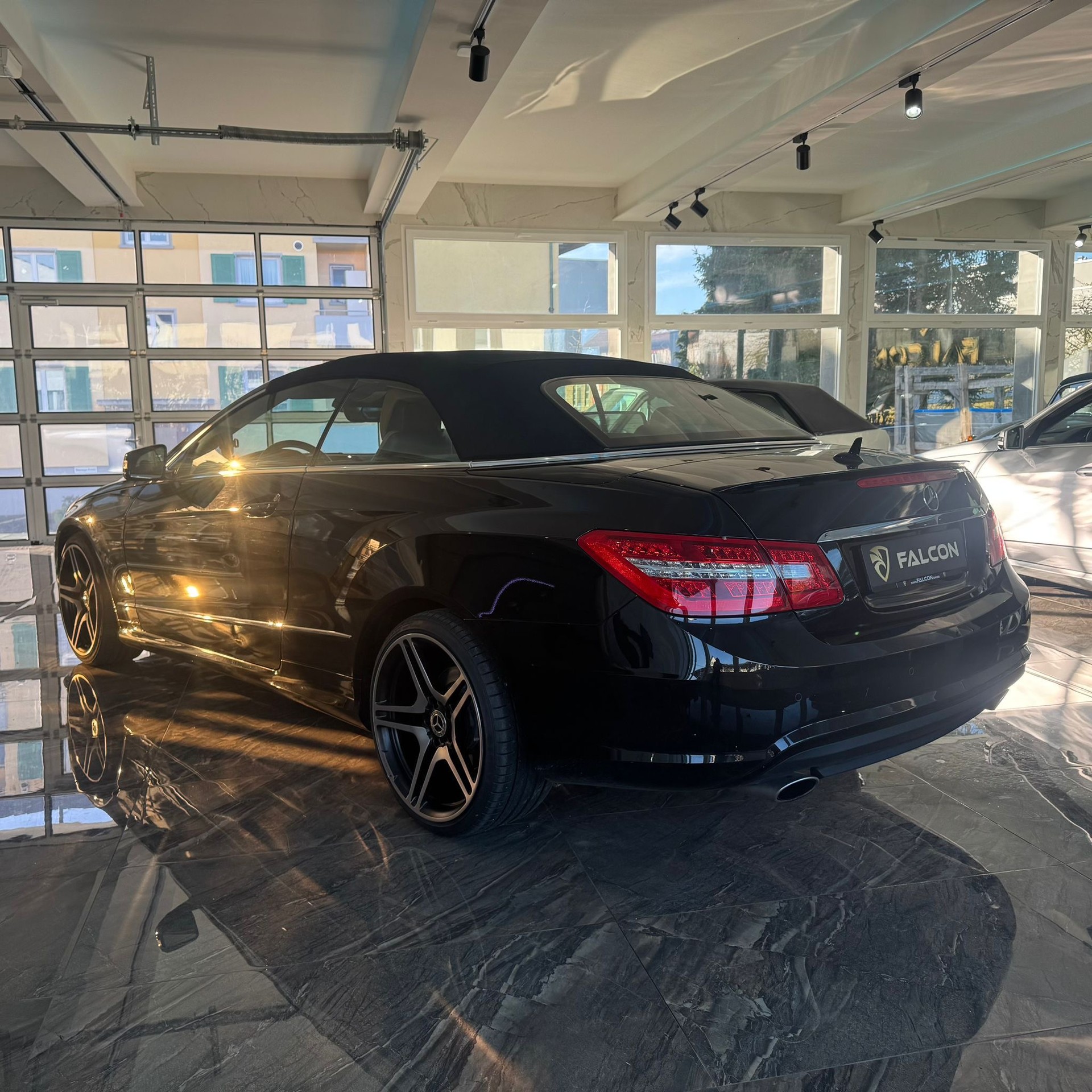 MERCEDES-BENZ E 350 CGI BlueEfficiency 7G-Tronic-image-8