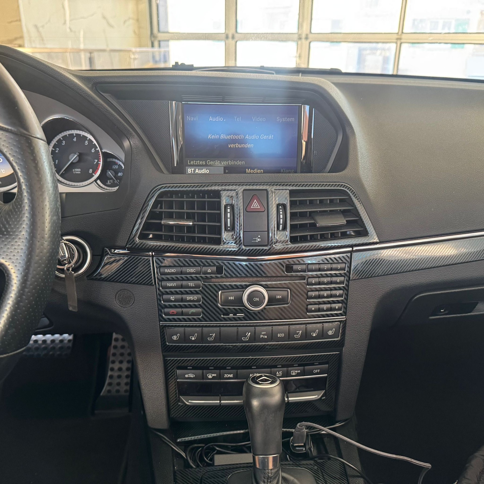 MERCEDES-BENZ E 350 CGI BlueEfficiency 7G-Tronic-image-37