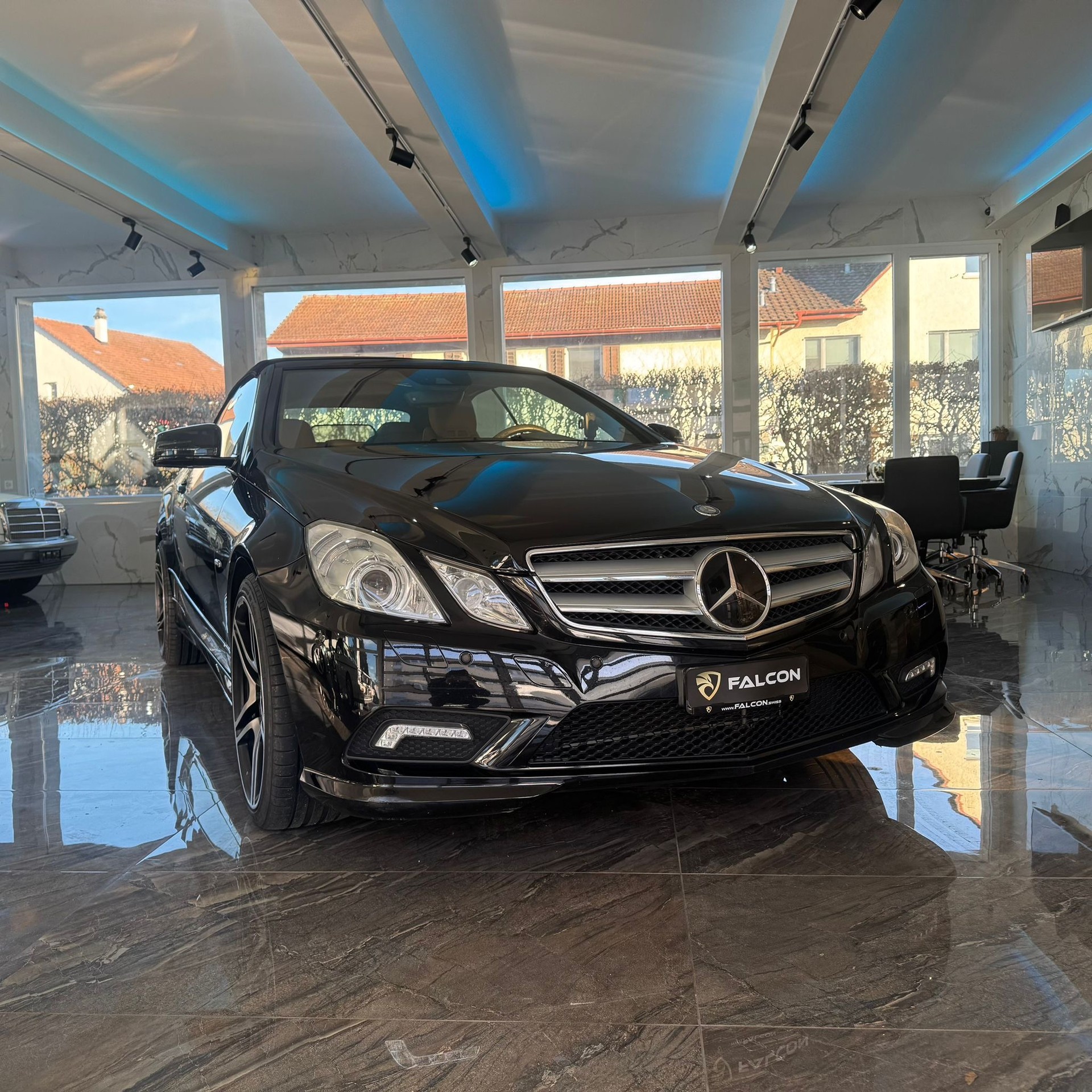 MERCEDES-BENZ E 350 CGI BlueEfficiency 7G-Tronic-image-5