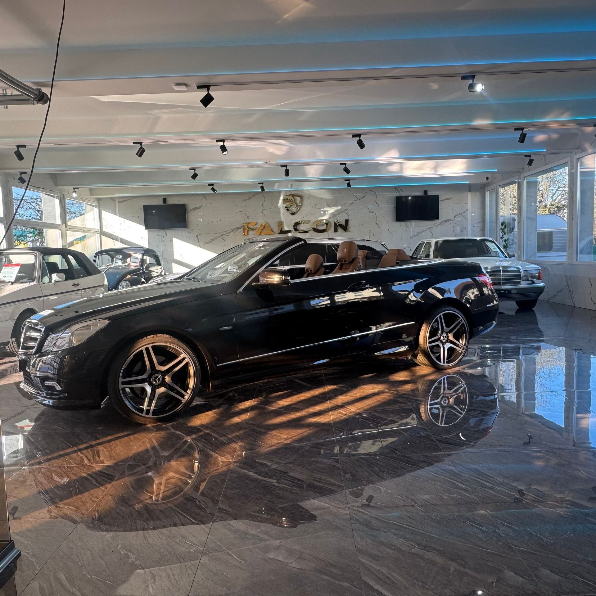 MERCEDES-BENZ E 350 CGI BlueEfficiency 7G-Tronic-image-7