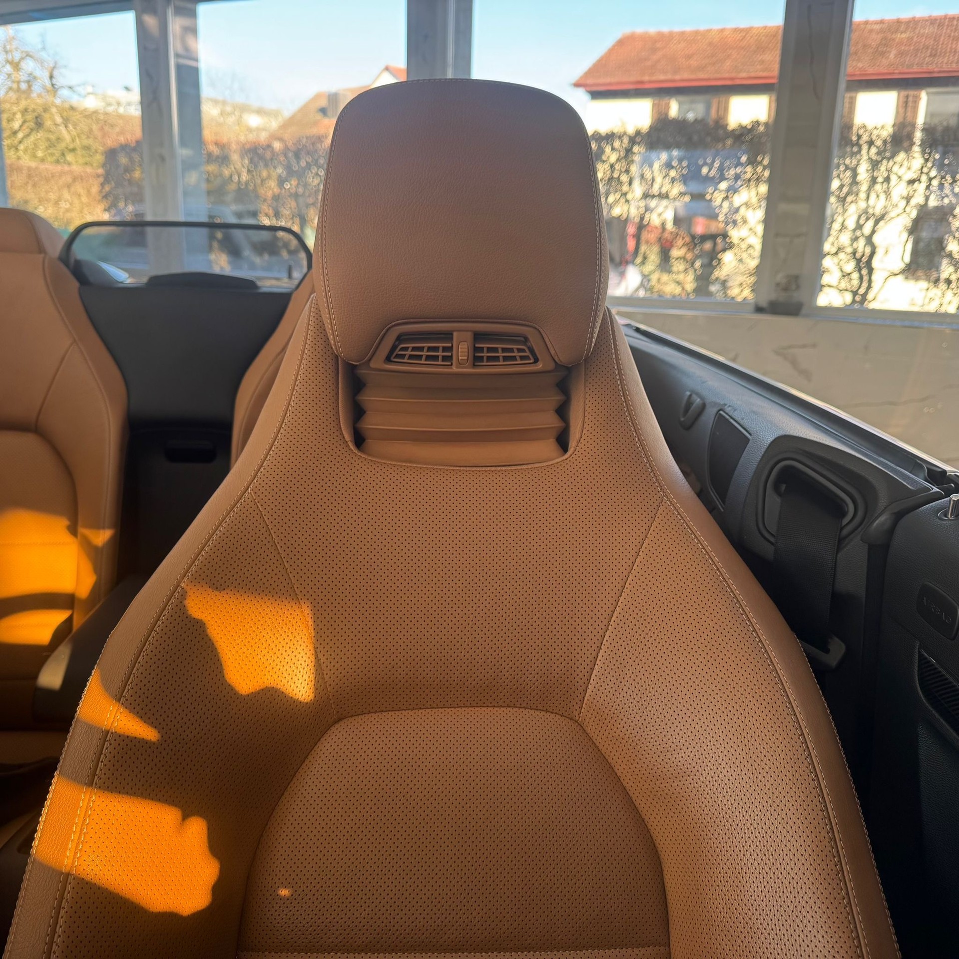 MERCEDES-BENZ E 350 CGI BlueEfficiency 7G-Tronic-image-31