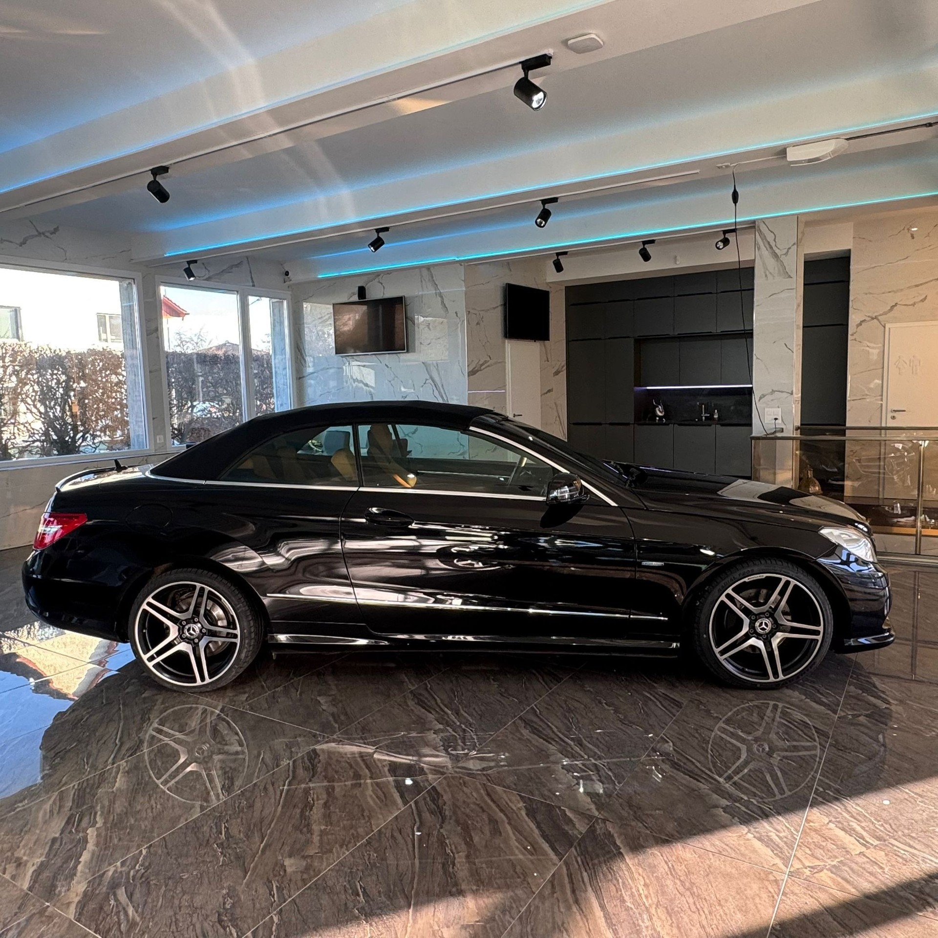 MERCEDES-BENZ E 350 CGI BlueEfficiency 7G-Tronic-image-14