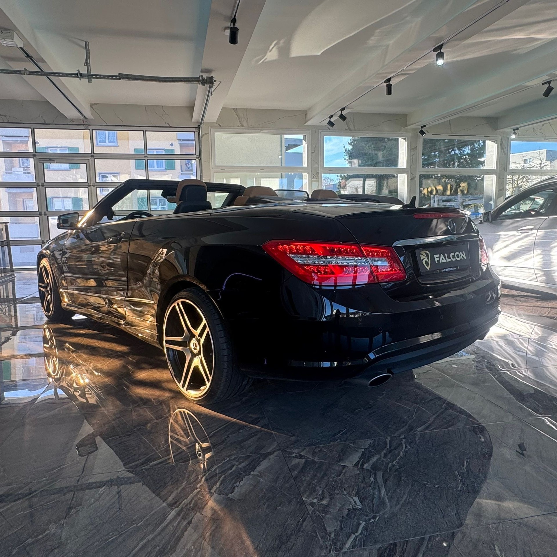 MERCEDES-BENZ E 350 CGI BlueEfficiency 7G-Tronic-image-9