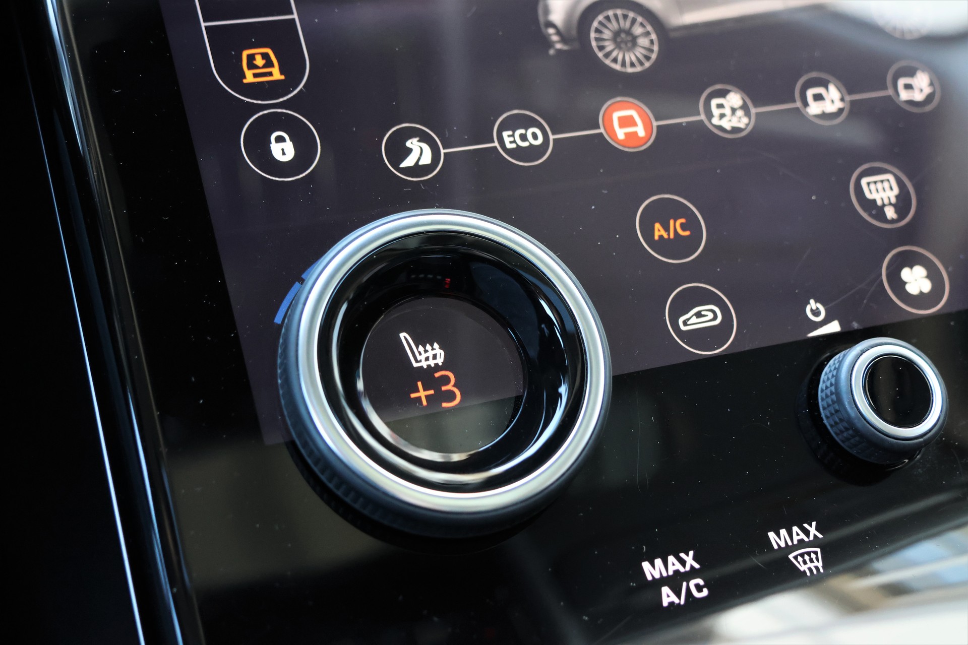 LAND ROVER Range Rover Velar R-Dynamic P 300 Automatic (CH)-image-24