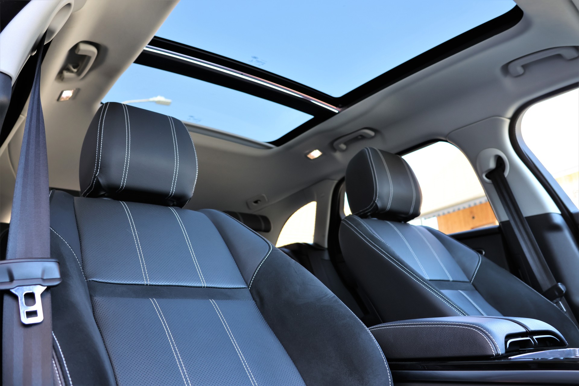 LAND ROVER Range Rover Velar R-Dynamic P 300 Automatic (CH)-image-19
