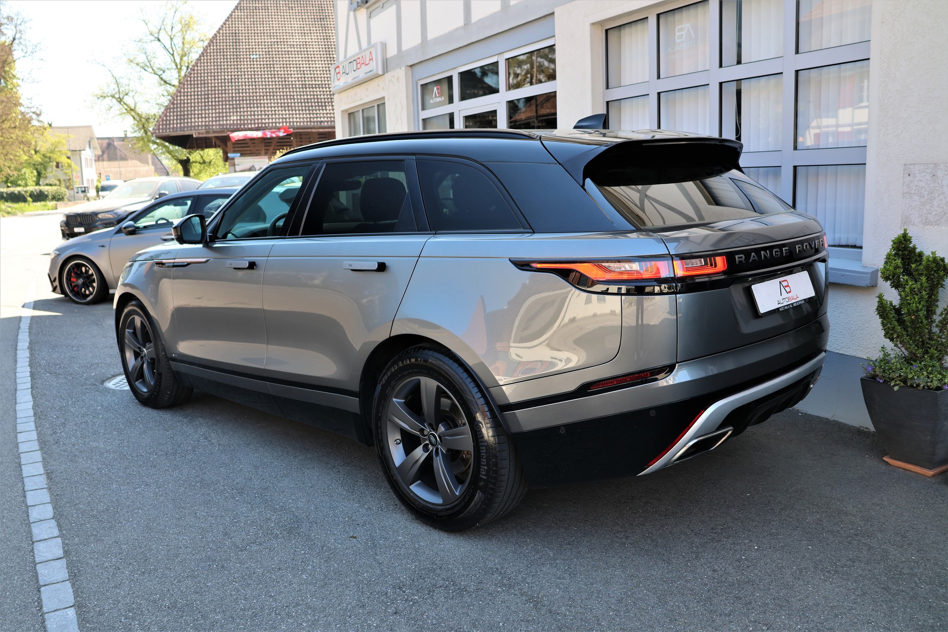 LAND ROVER Range Rover Velar R-Dynamic P 300 Automatic (CH)-image-5