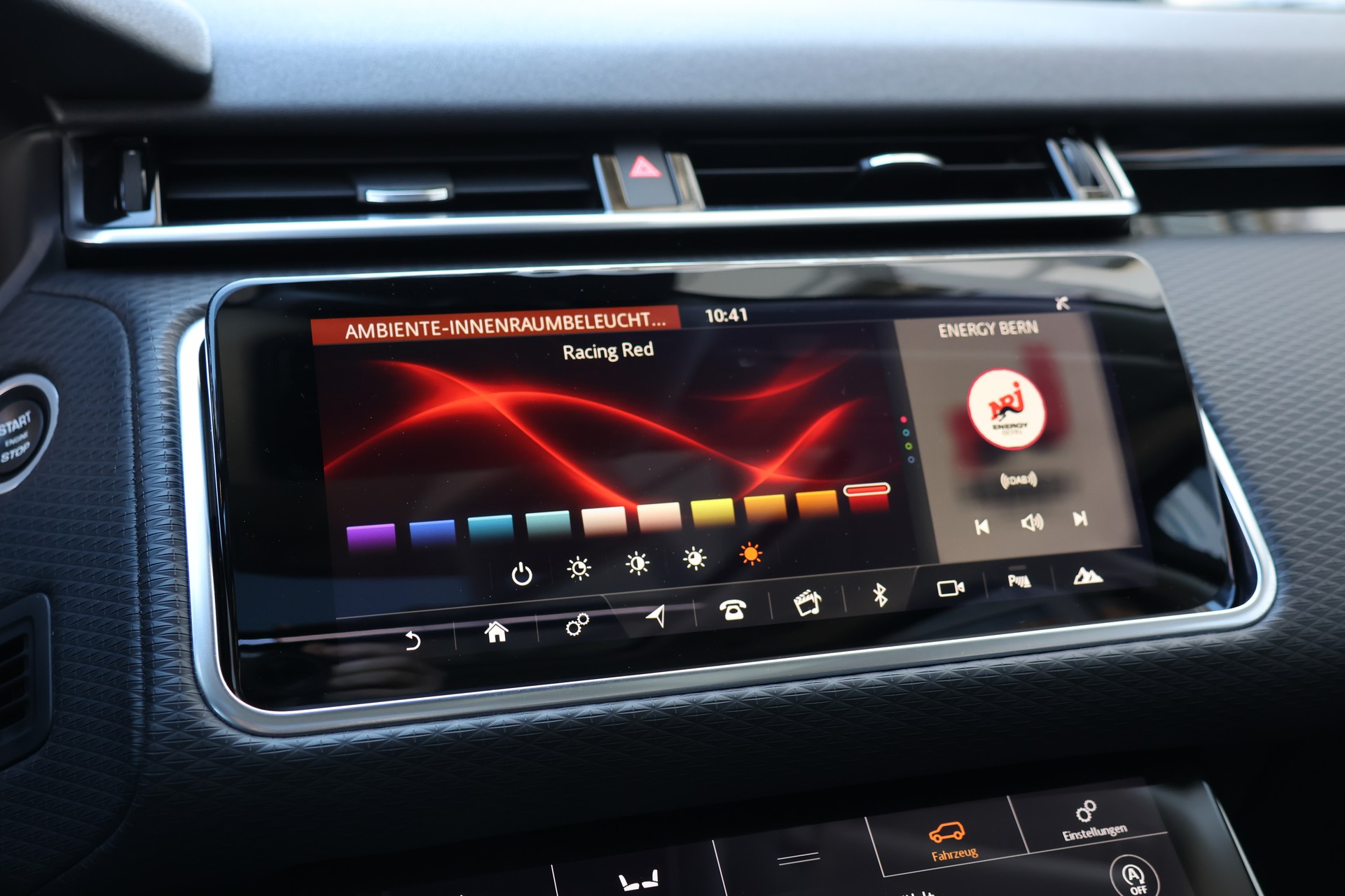 LAND ROVER Range Rover Velar R-Dynamic P 300 Automatic (CH)-image-21