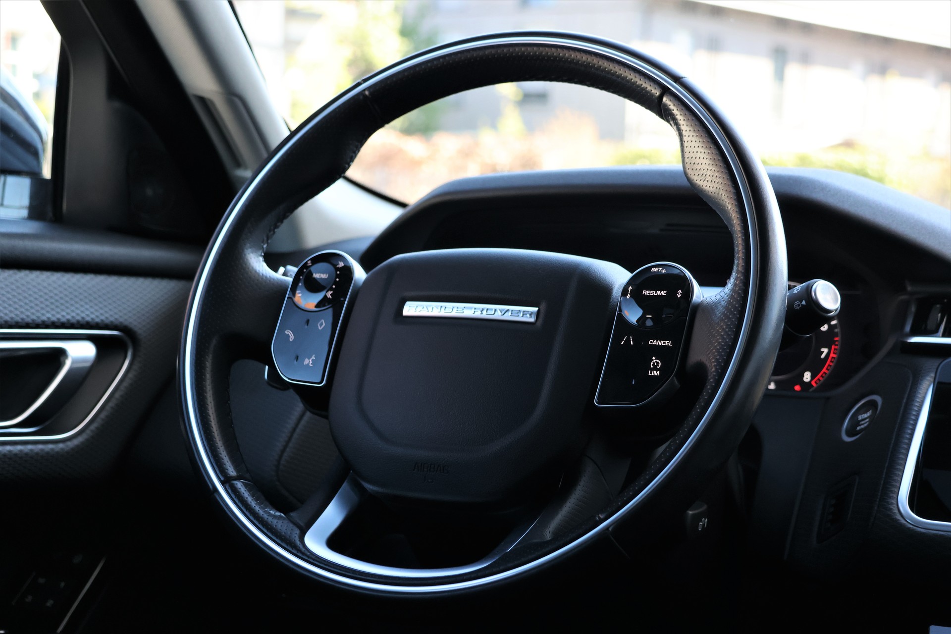 LAND ROVER Range Rover Velar R-Dynamic P 300 Automatic (CH)-image-13