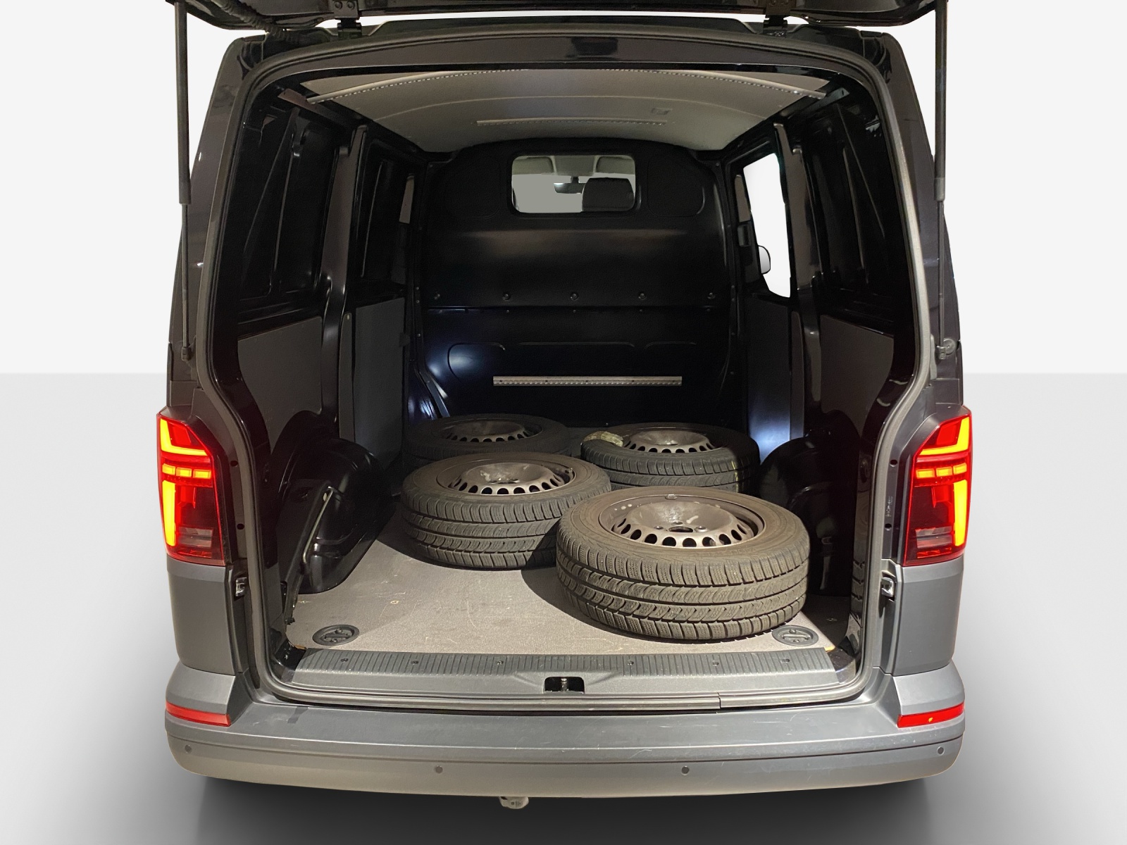 VW T6.1 2.0 TDI DSG-image-12