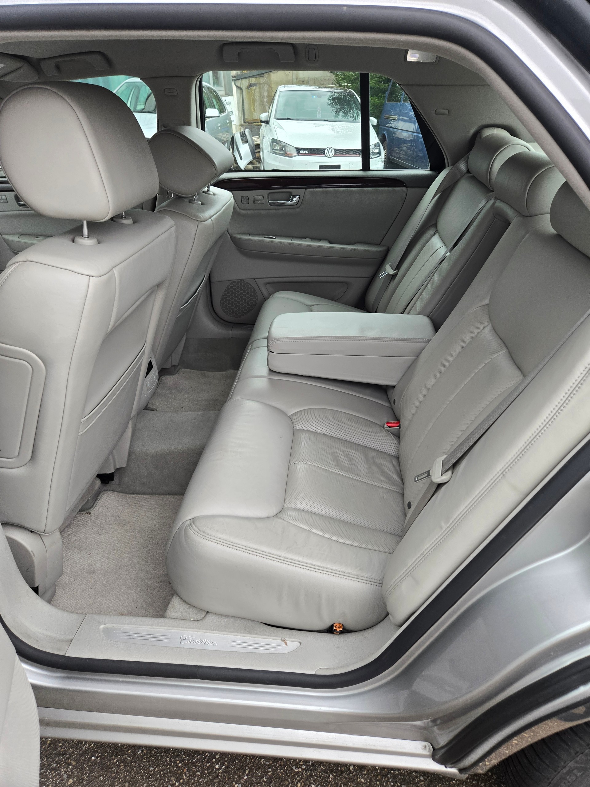 CADILLAC Sedan-image-10