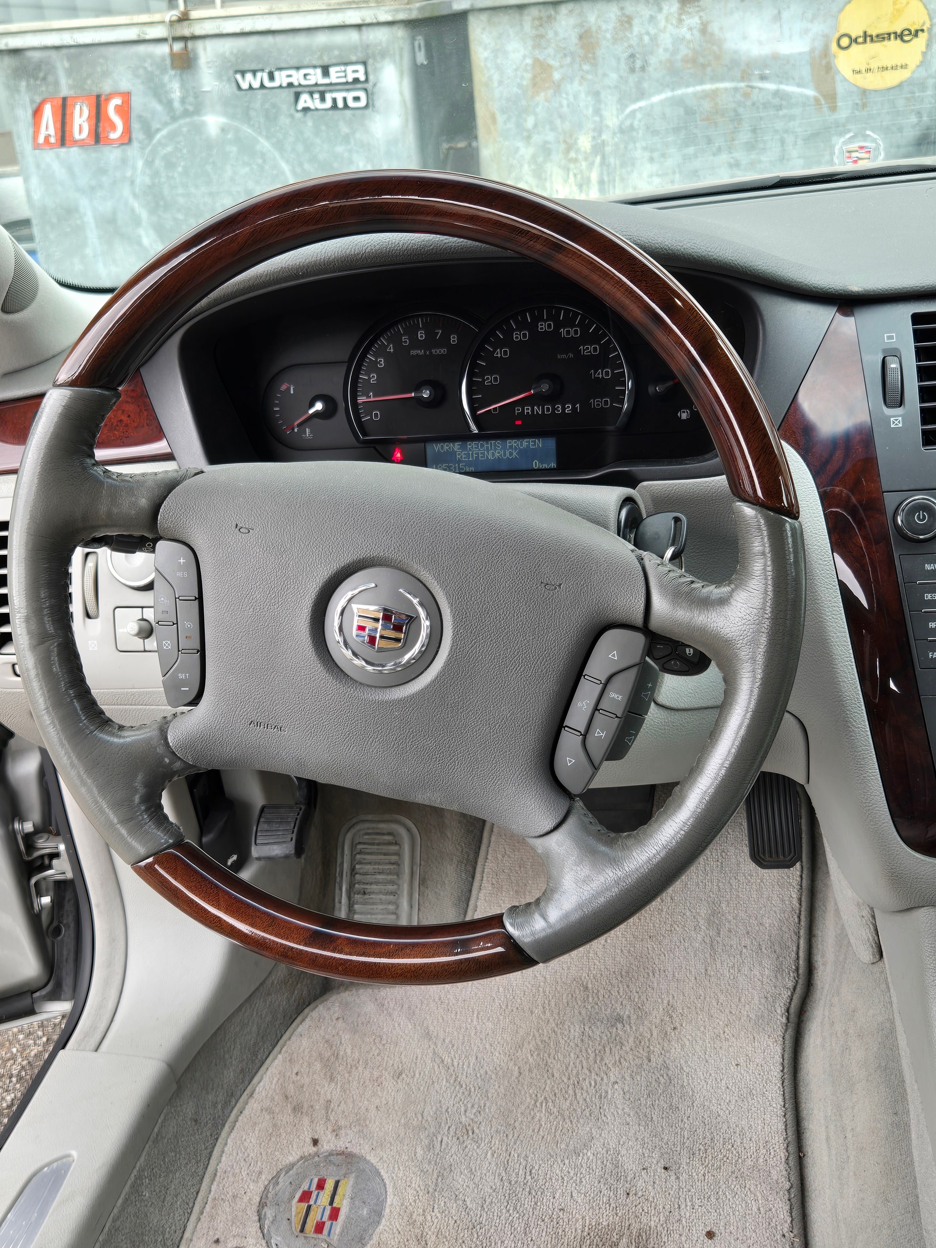 CADILLAC Sedan-image-13