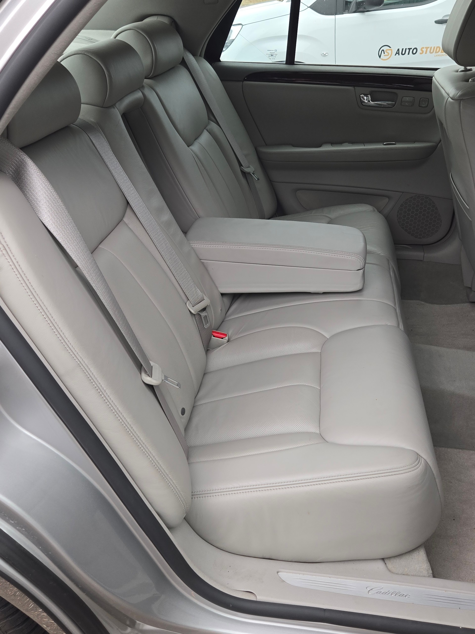 CADILLAC Sedan-image-15