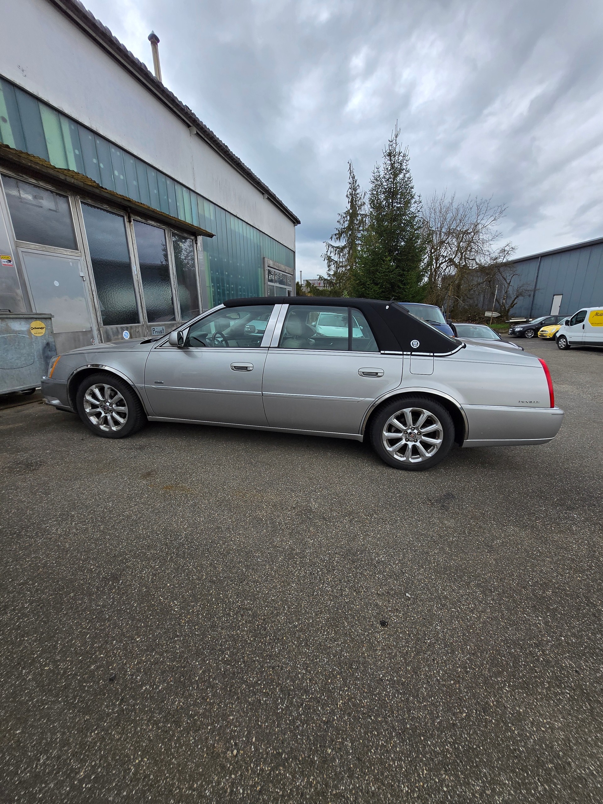CADILLAC Sedan-image-5
