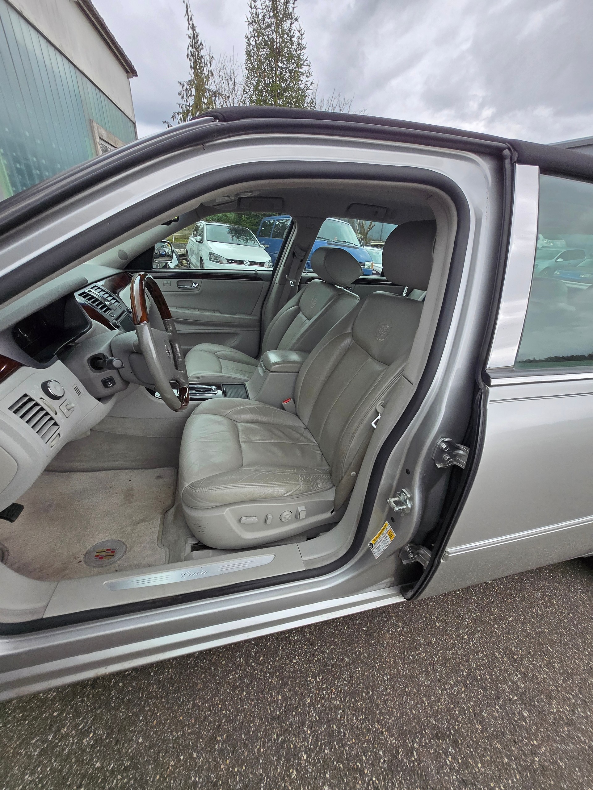 CADILLAC Sedan-image-12