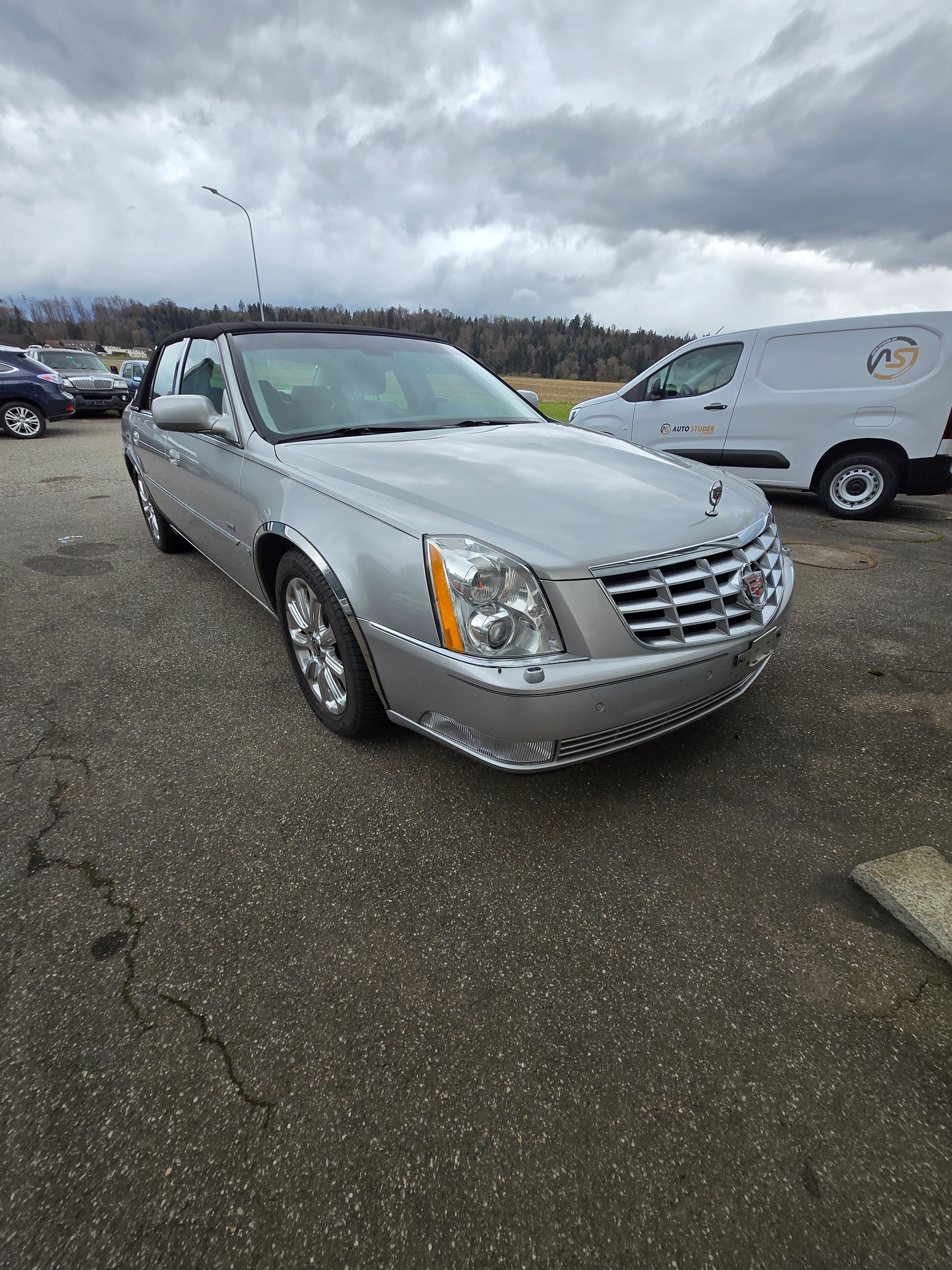 CADILLAC Sedan-image-1