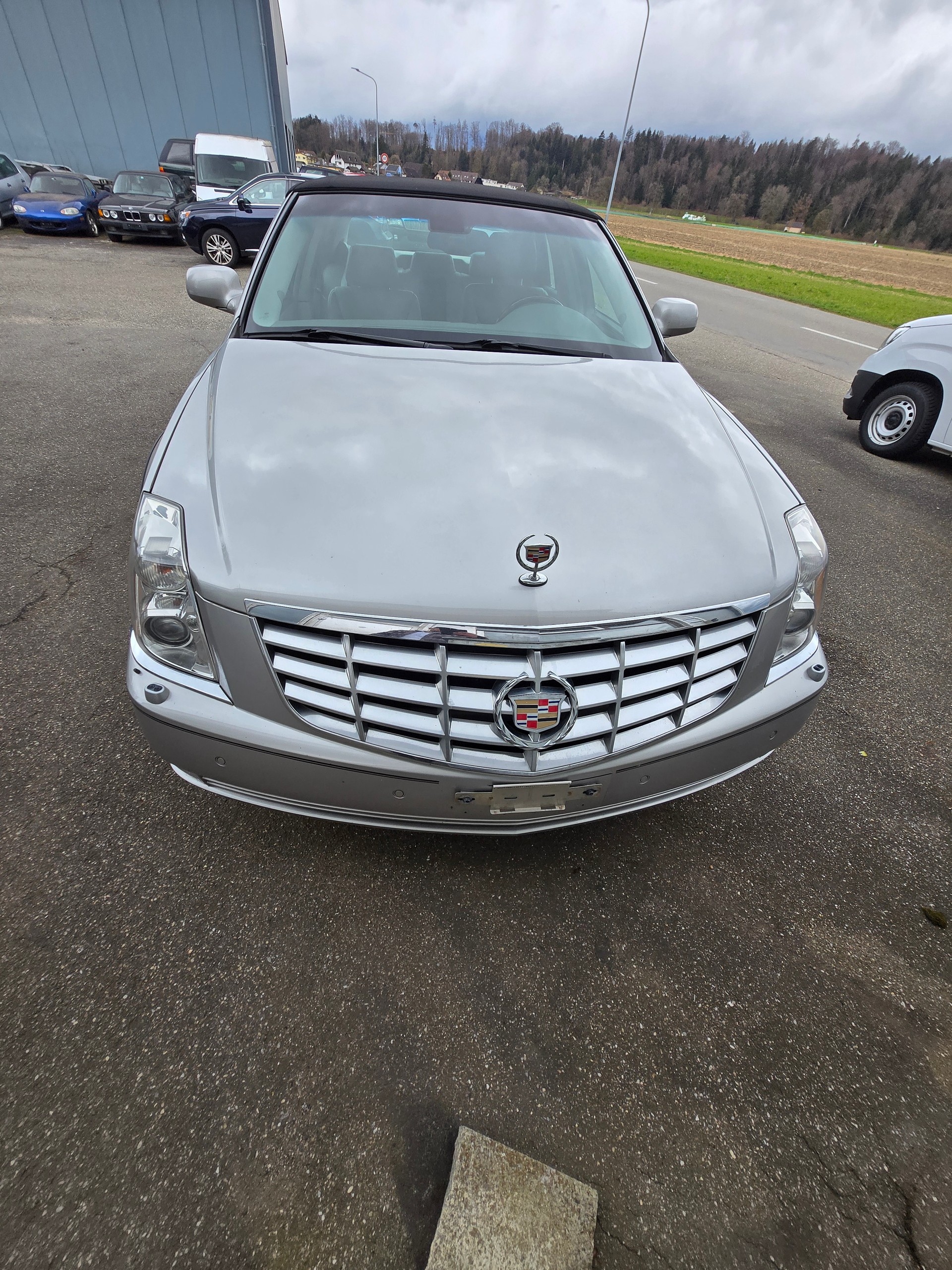 CADILLAC Sedan-image-2