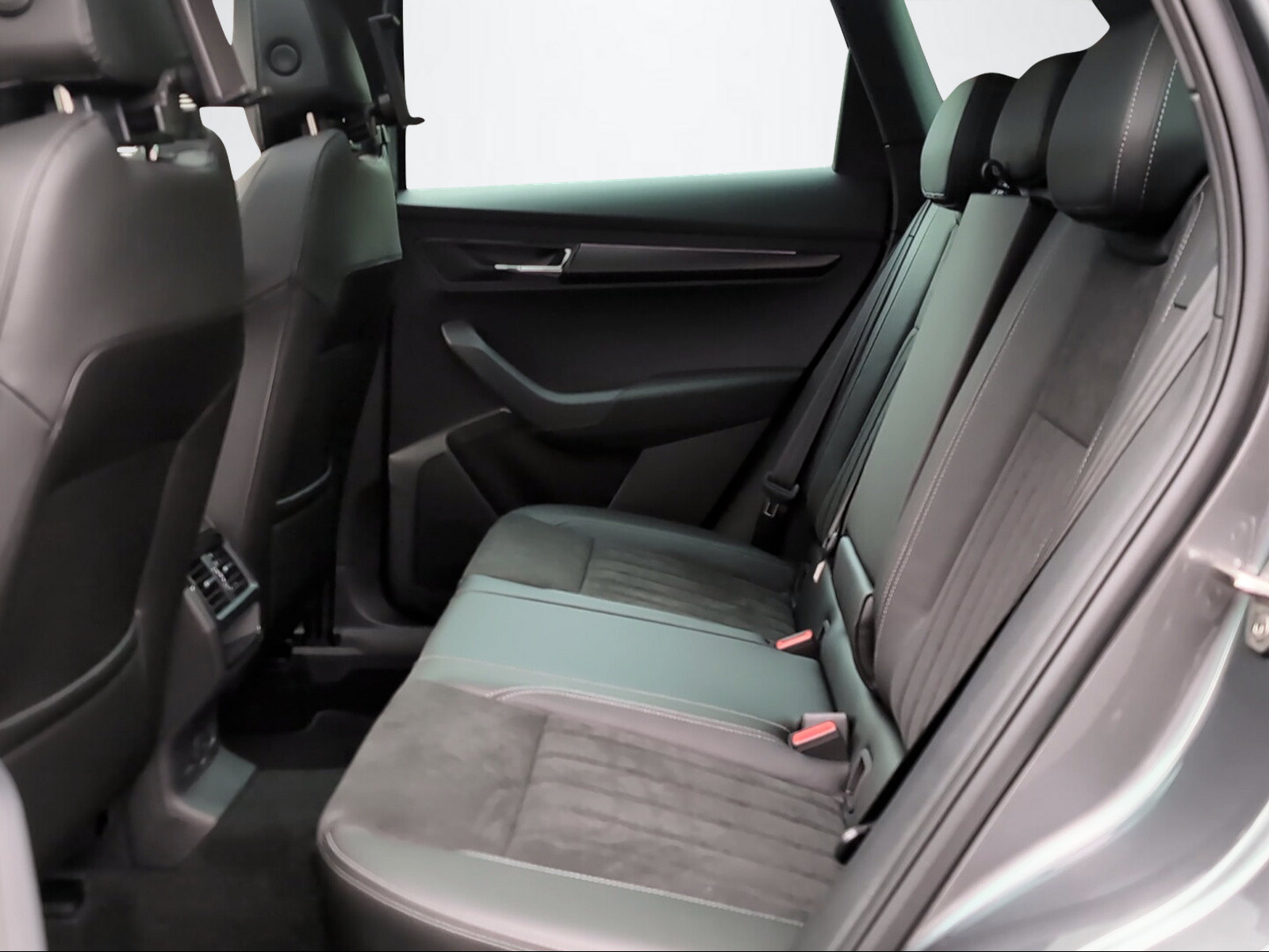 SKODA Karoq 2.0 TSI SportLine 4x4 DSG-image-8