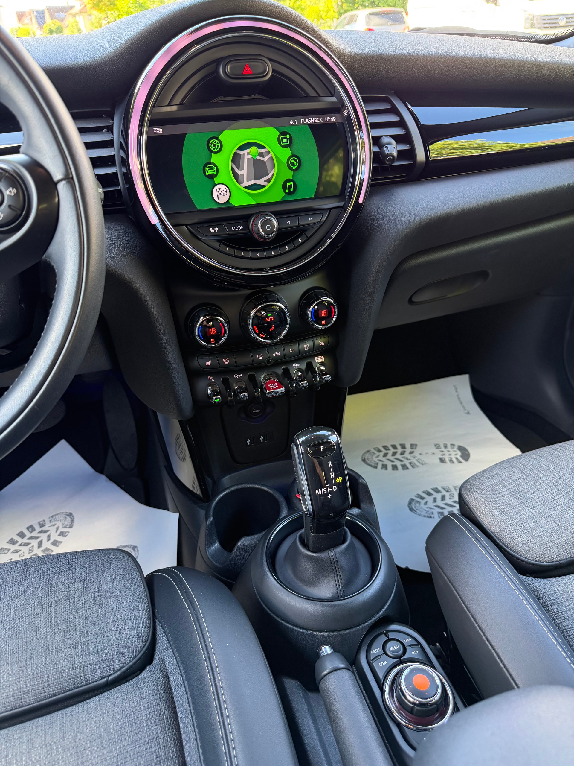 MINI Cooper Steptronic DKG-image-10