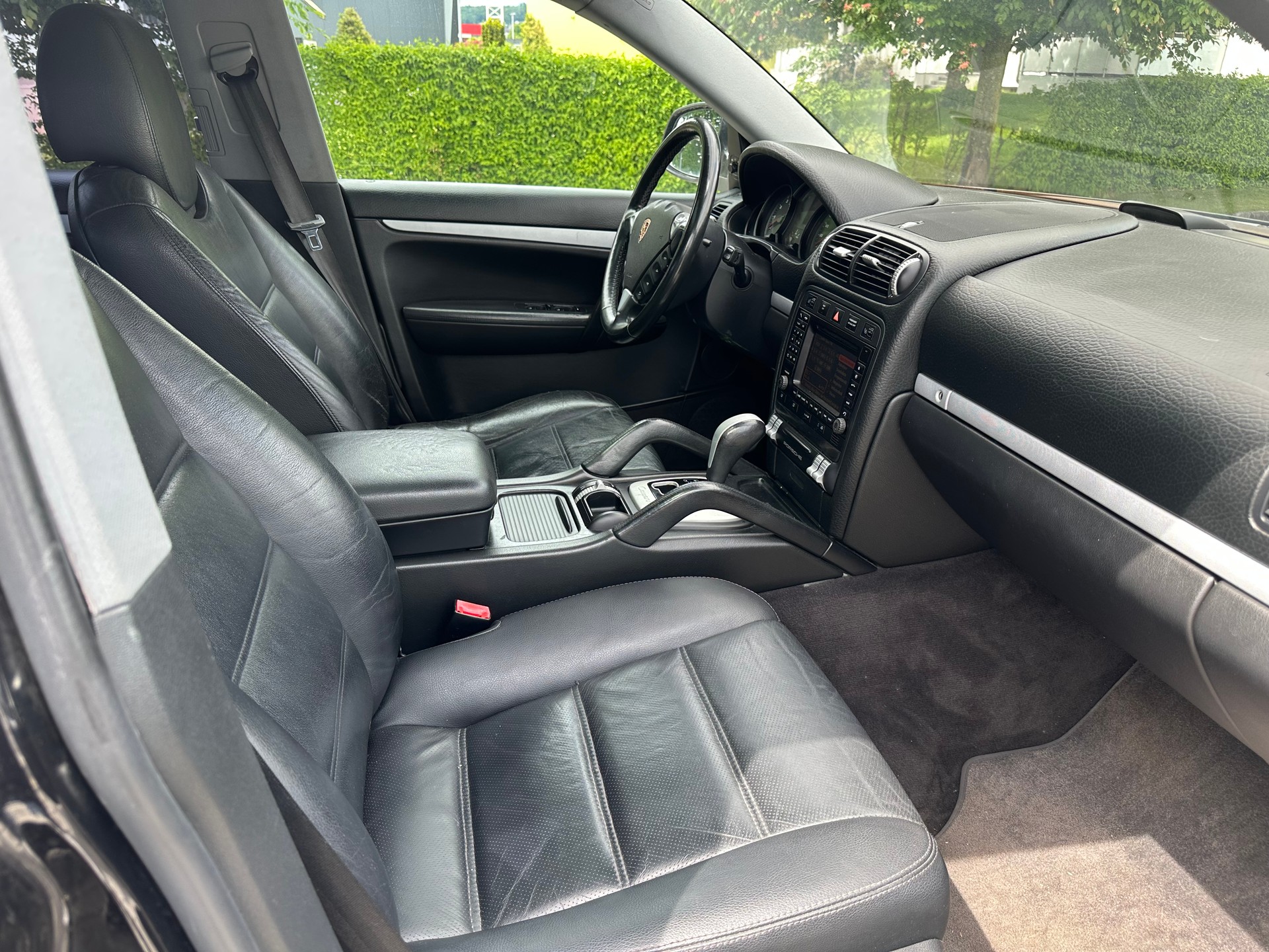 PORSCHE Cayenne-image-4